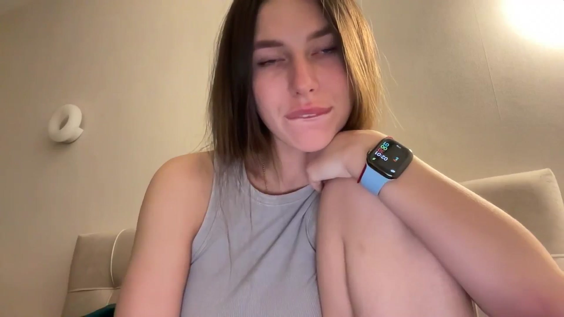Gallery image thumbnail from kissfreeze's myfreecams stream on, 04/11/2026, 23:14 image 17 of 20
