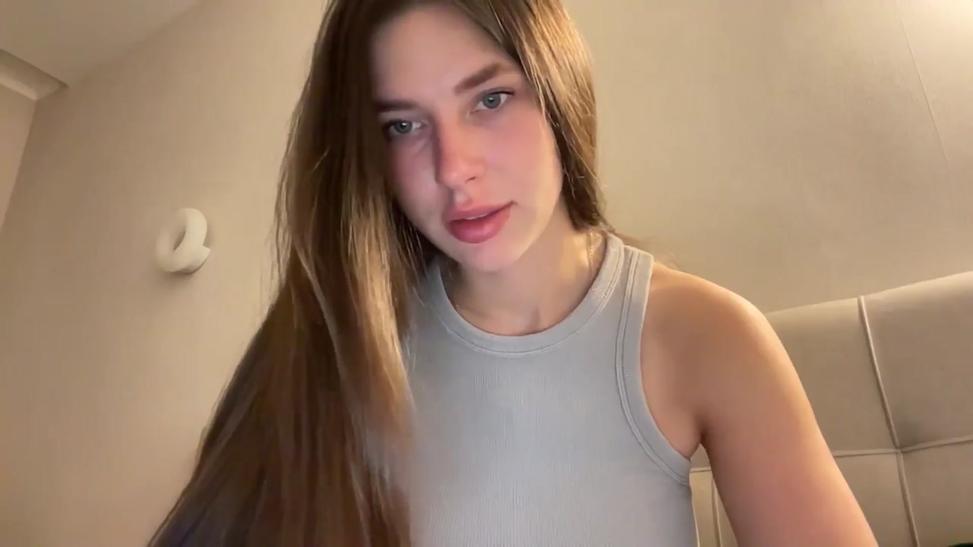 Gallery image thumbnail from kissfreeze's myfreecams stream on, 04/13/2026, 21:22 image 10 of 20
