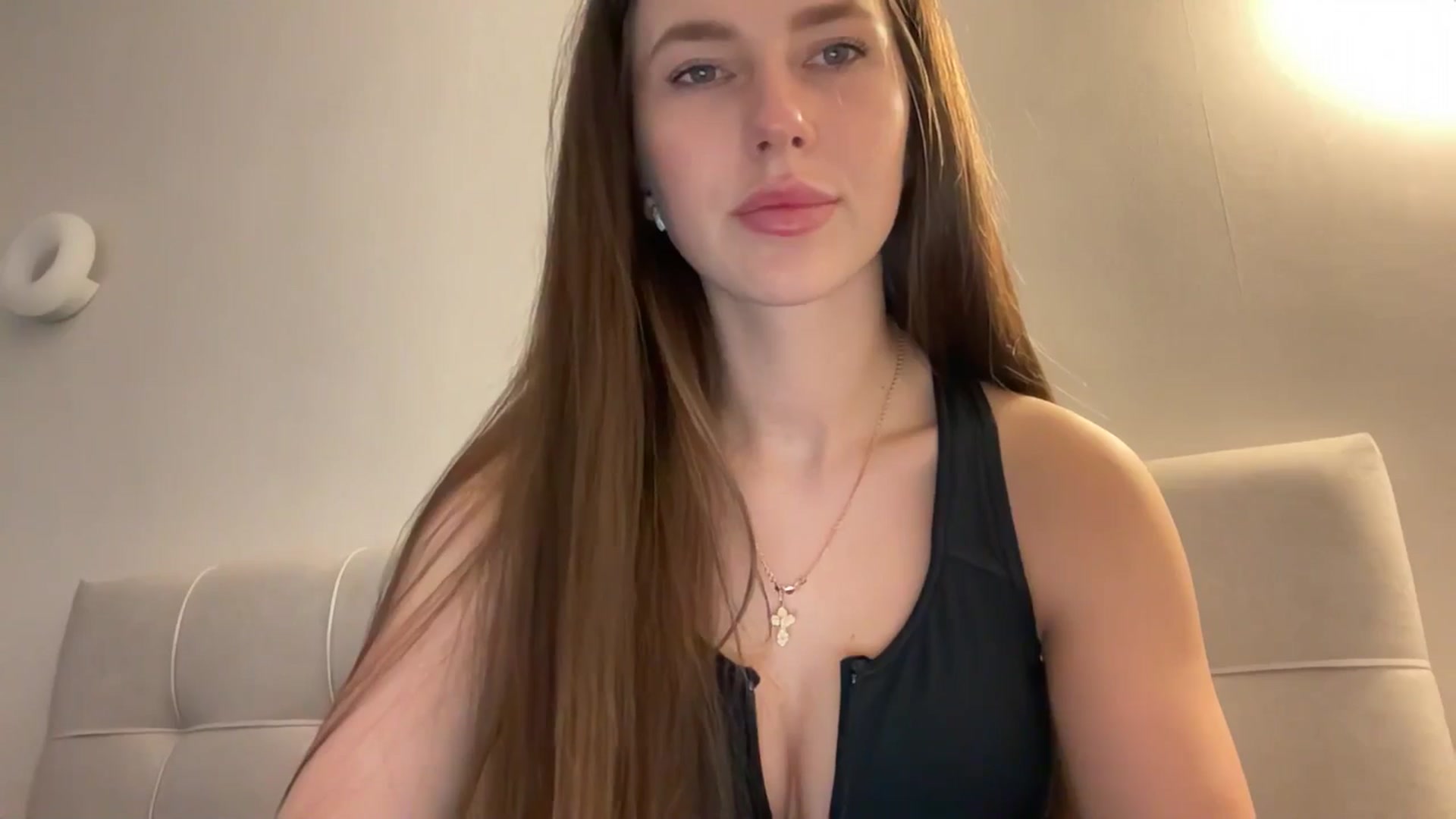 Gallery image thumbnail from kissfreeze's myfreecams stream on, 04/14/2026, 16:43 image 3 of 20