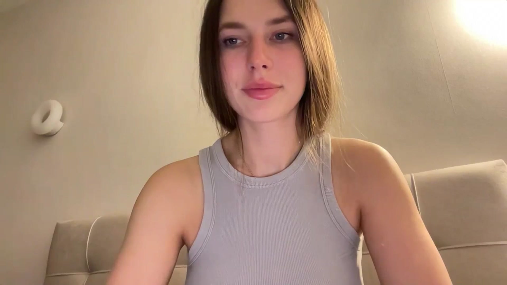 Gallery image thumbnail from kissfreeze's myfreecams stream on, 04/14/2026, 21:08 image 17 of 20