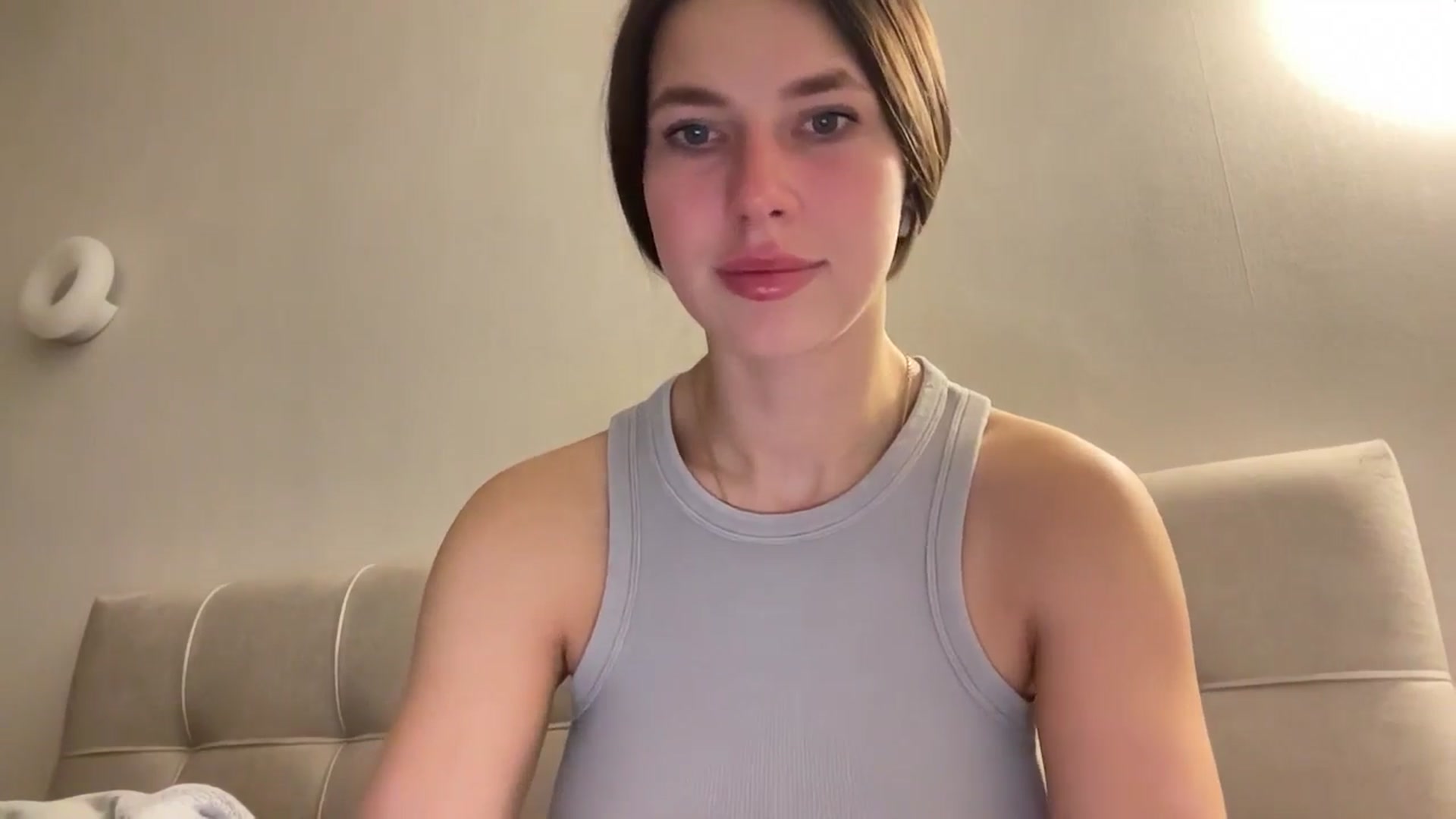 Gallery image thumbnail from kissfreeze's myfreecams stream on, 04/14/2026, 21:08 image 2 of 20