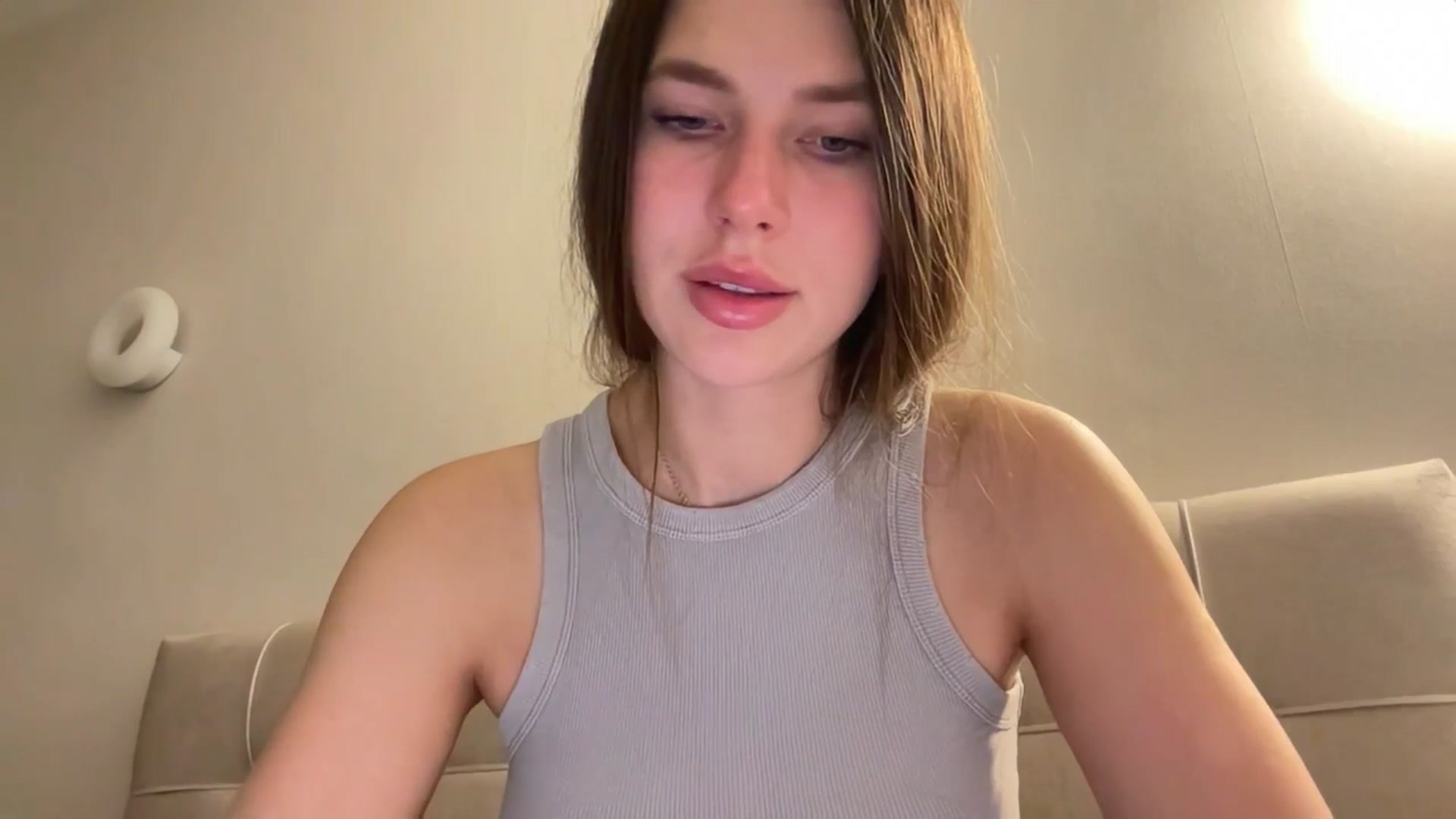 Gallery image thumbnail from kissfreeze's myfreecams stream on, 04/14/2026, 21:08 image 19 of 20
