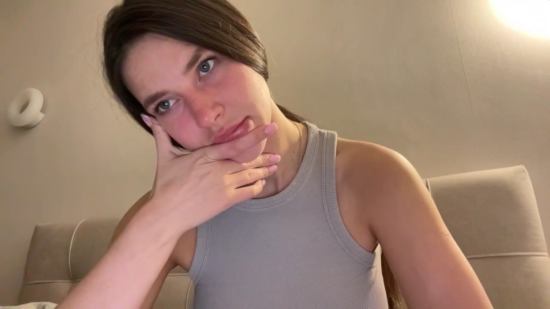 Gallery image thumbnail from kissfreeze's myfreecams stream on, 04/14/2026, 21:08 image 3 of 20