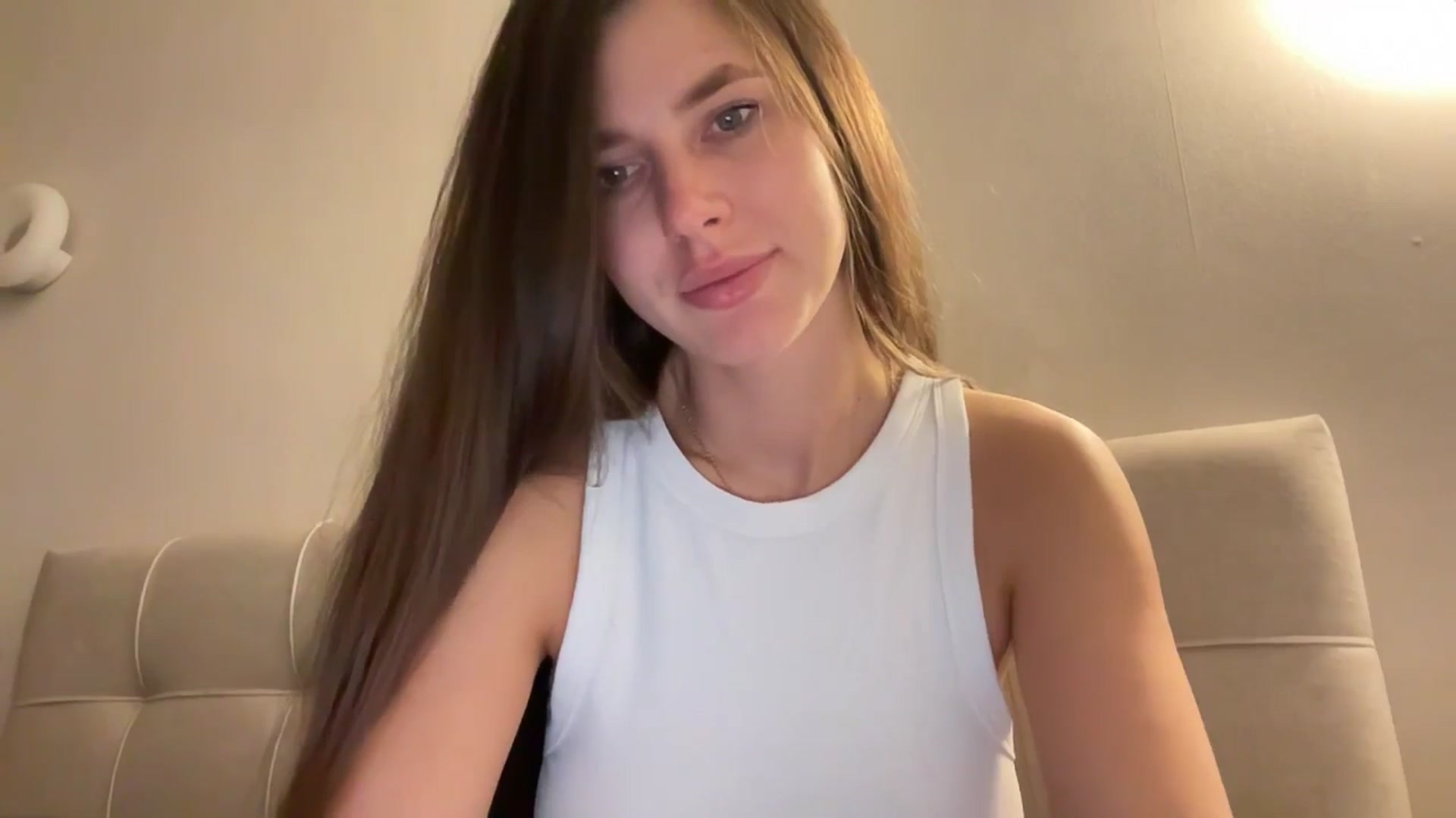 Gallery image thumbnail from kissfreeze's myfreecams stream on, 04/17/2026, 15:42 image 15 of 20