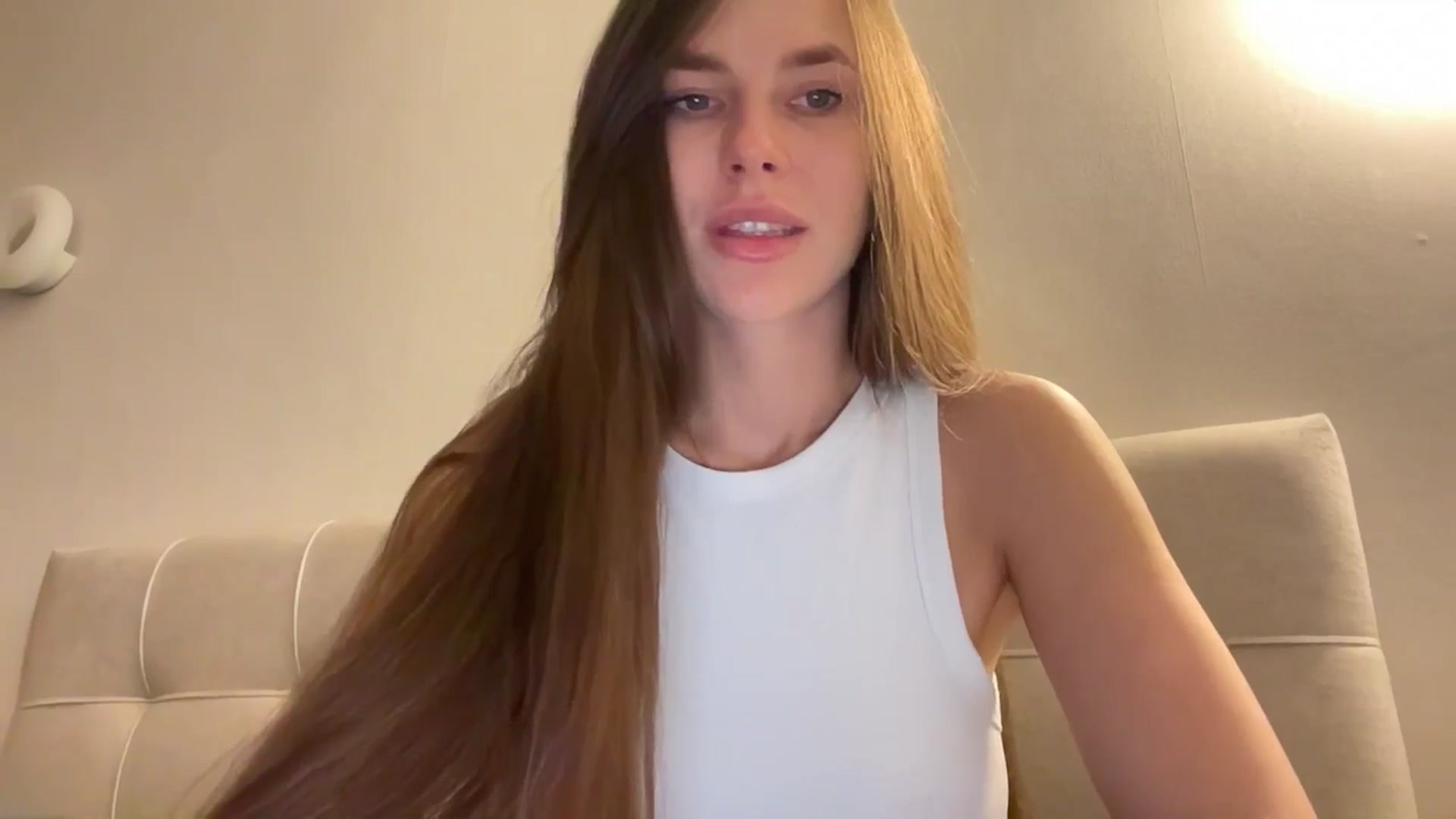 Gallery image thumbnail from kissfreeze's myfreecams stream on, 04/17/2026, 15:42 image 8 of 20