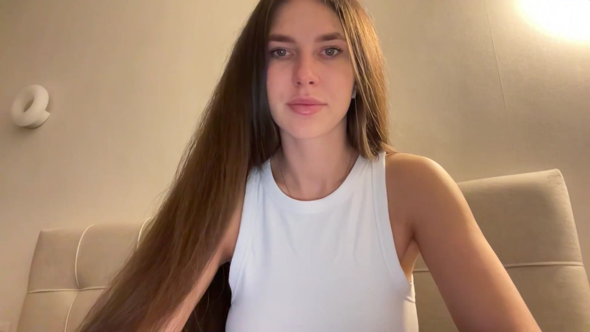 Gallery image thumbnail from kissfreeze's myfreecams stream on, 04/17/2026, 15:42 image 4 of 20