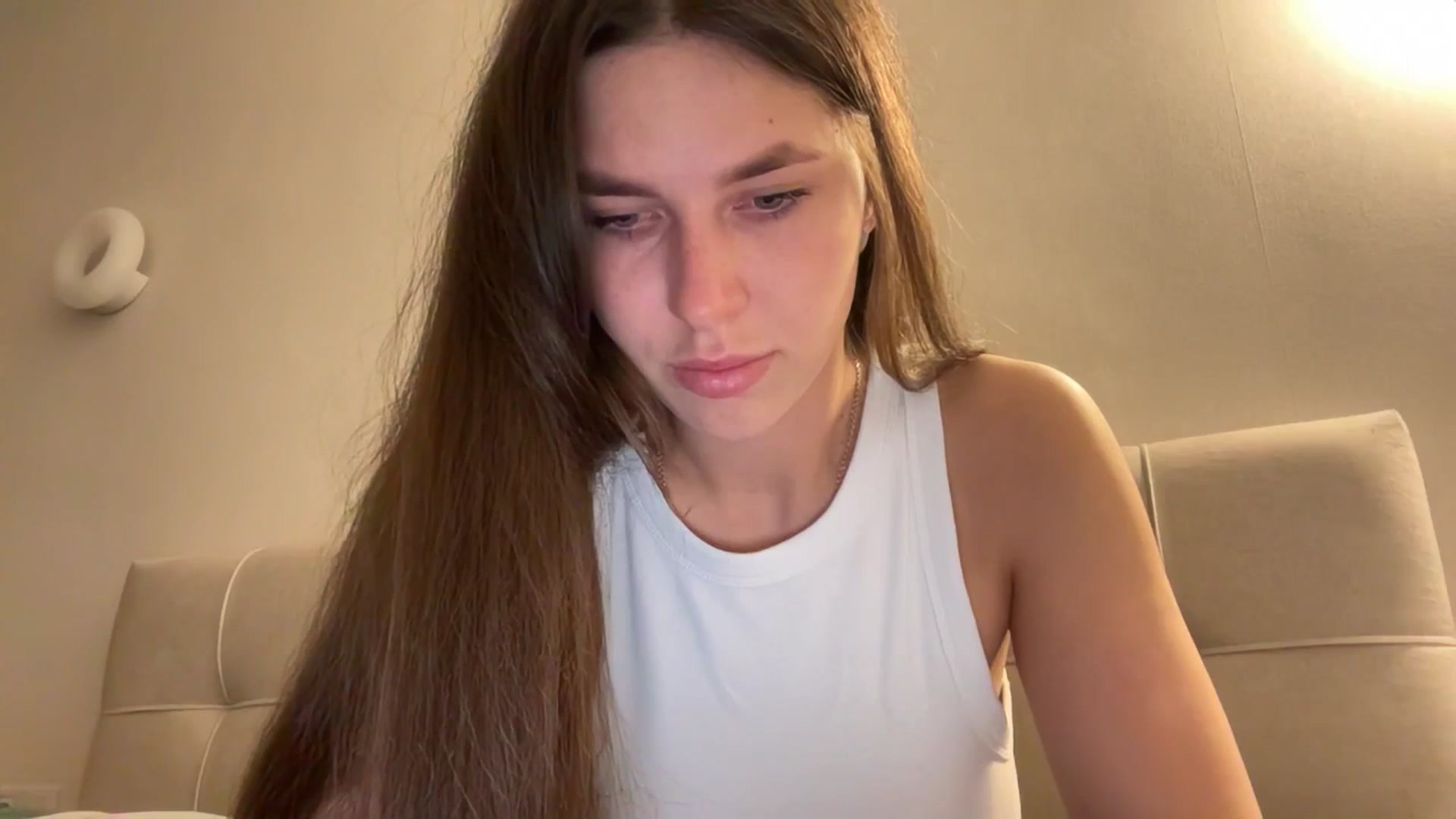 Gallery image thumbnail from kissfreeze's myfreecams stream on, 04/17/2026, 16:10 image 6 of 20