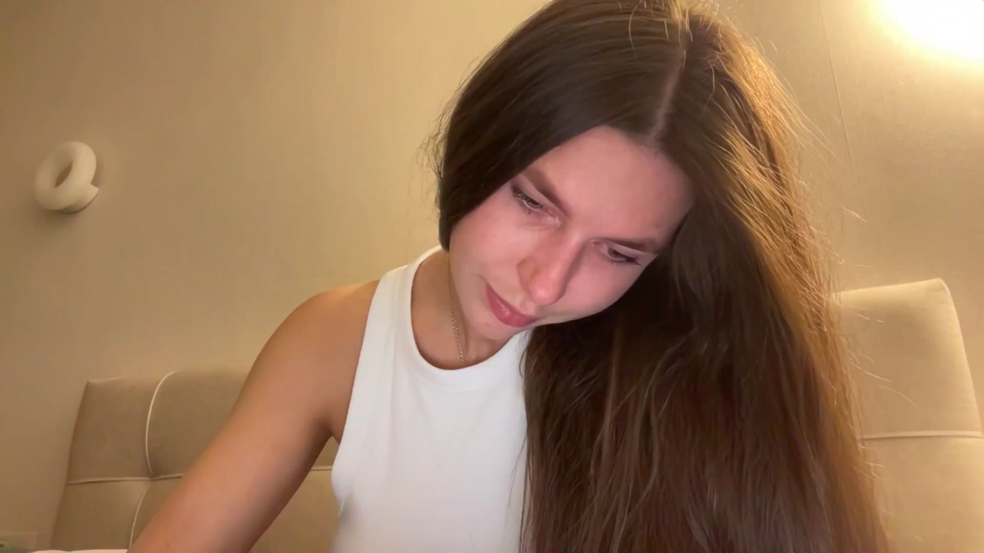 Gallery image thumbnail from kissfreeze's myfreecams stream on, 04/17/2026, 16:10 image 10 of 20