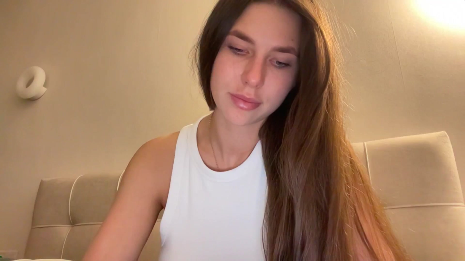 Gallery image thumbnail from kissfreeze's myfreecams stream on, 04/17/2026, 16:10 image 9 of 20