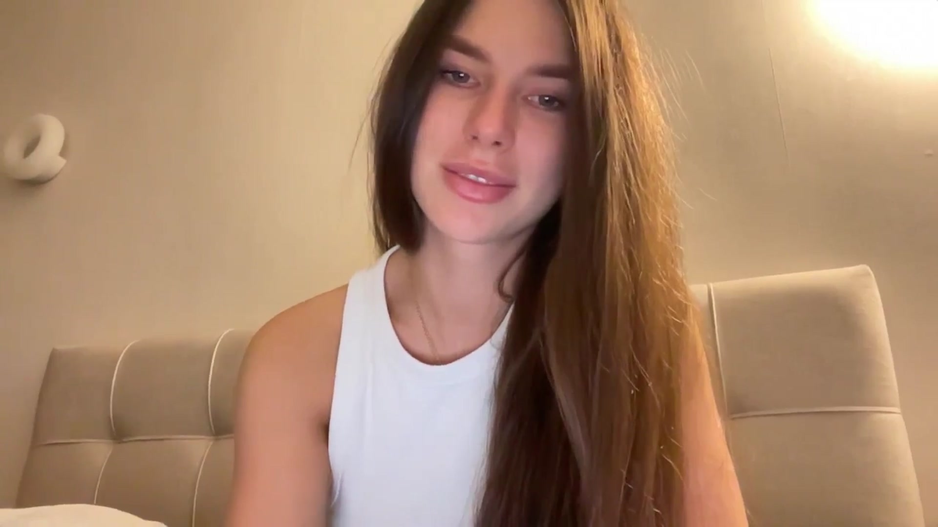 Gallery image thumbnail from kissfreeze's myfreecams stream on, 04/17/2026, 16:10 image 12 of 20