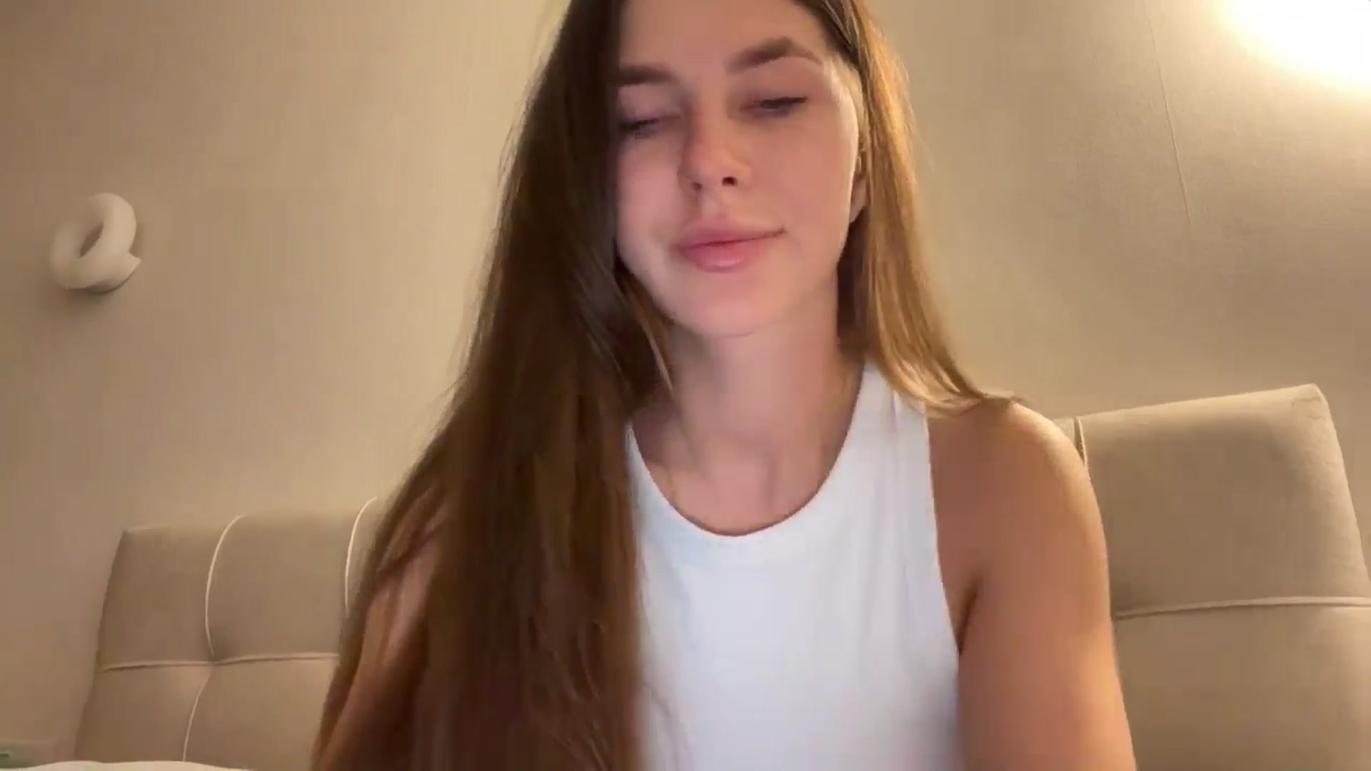 Gallery image thumbnail from kissfreeze's myfreecams stream on, 04/17/2026, 16:10 image 7 of 20