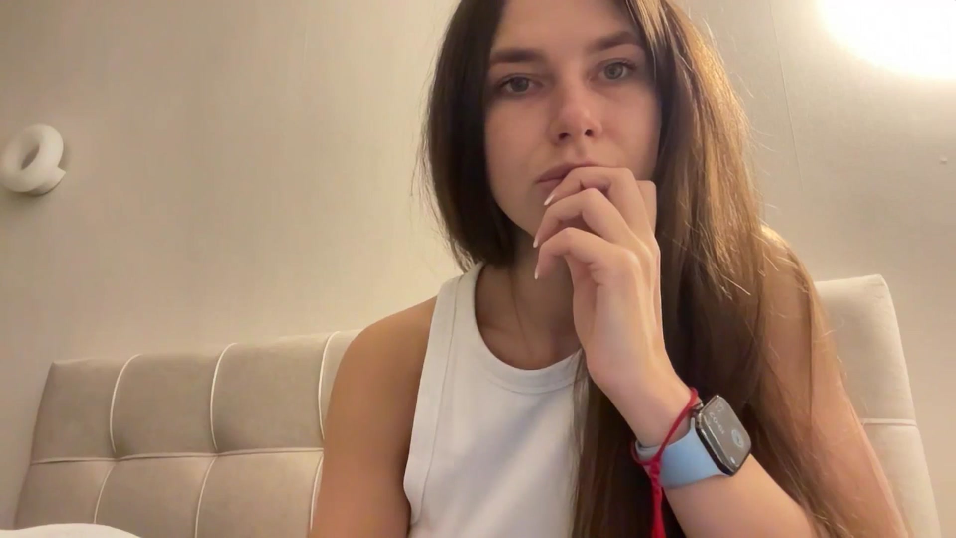 Gallery image thumbnail from kissfreeze's myfreecams stream on, 04/17/2026, 16:10 image 11 of 20