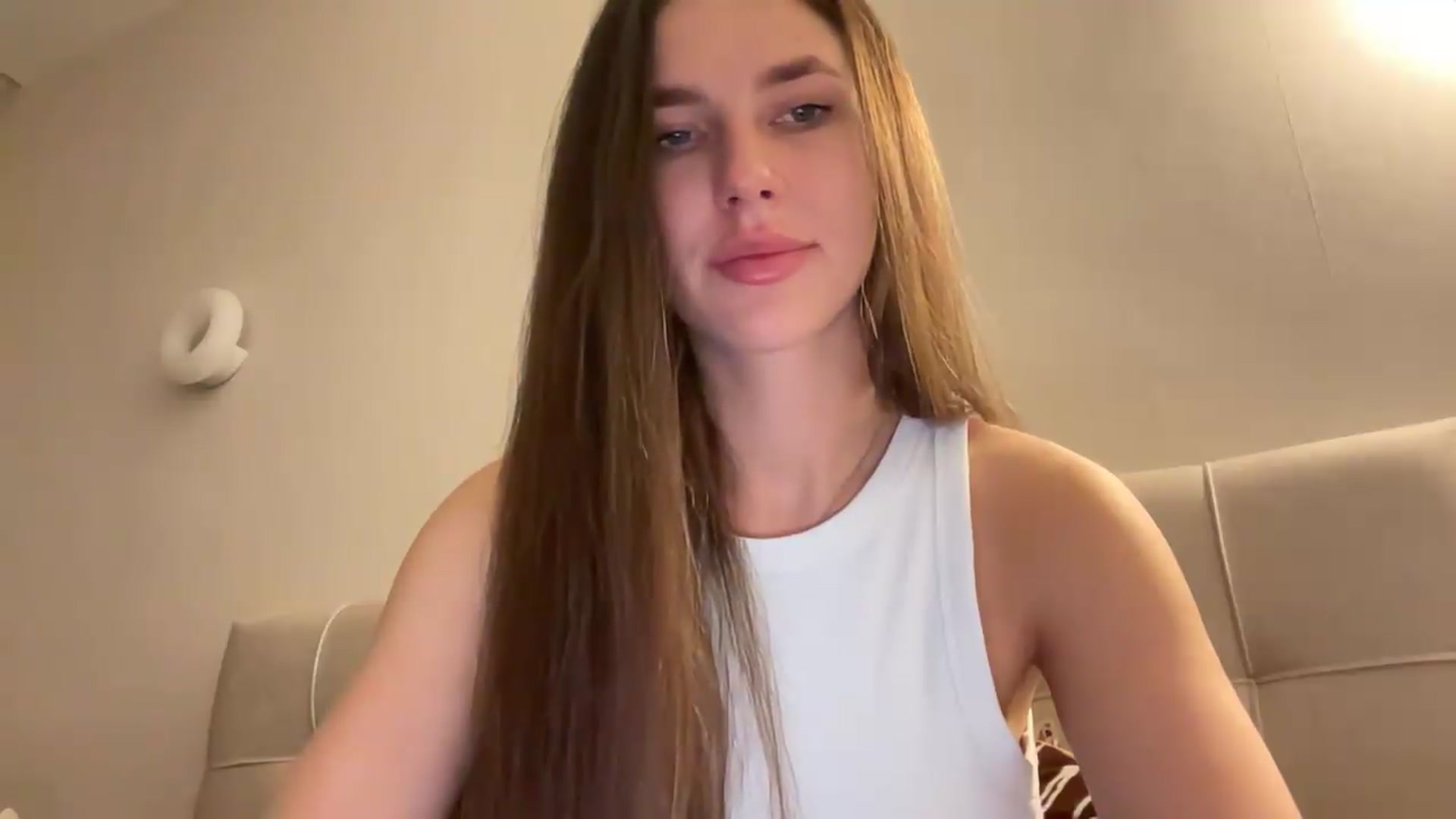 Gallery image thumbnail from kissfreeze's myfreecams stream on, 04/17/2026, 22:08 image 3 of 20