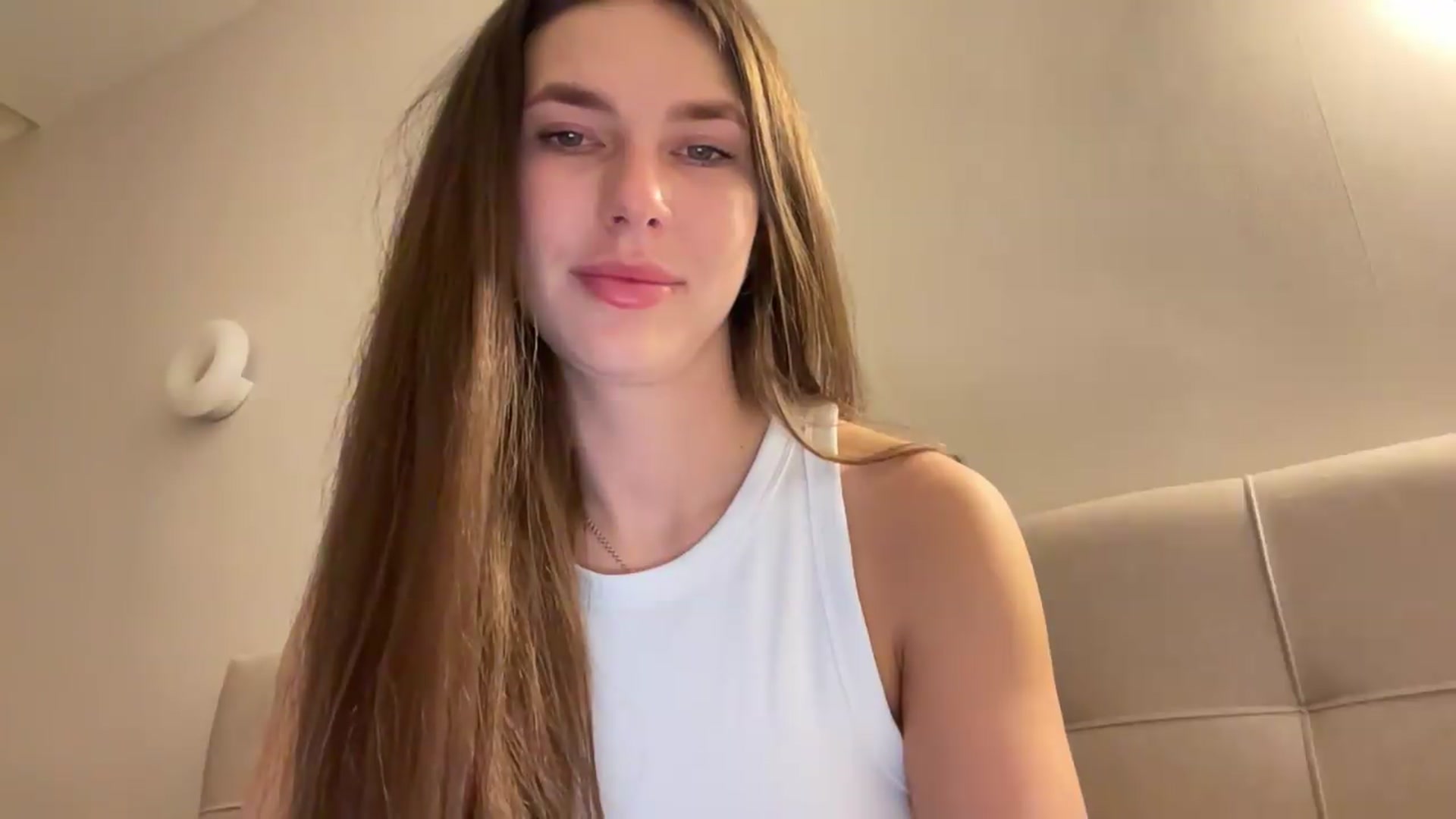 Gallery image thumbnail from kissfreeze's myfreecams stream on, 04/17/2026, 22:08 image 19 of 20