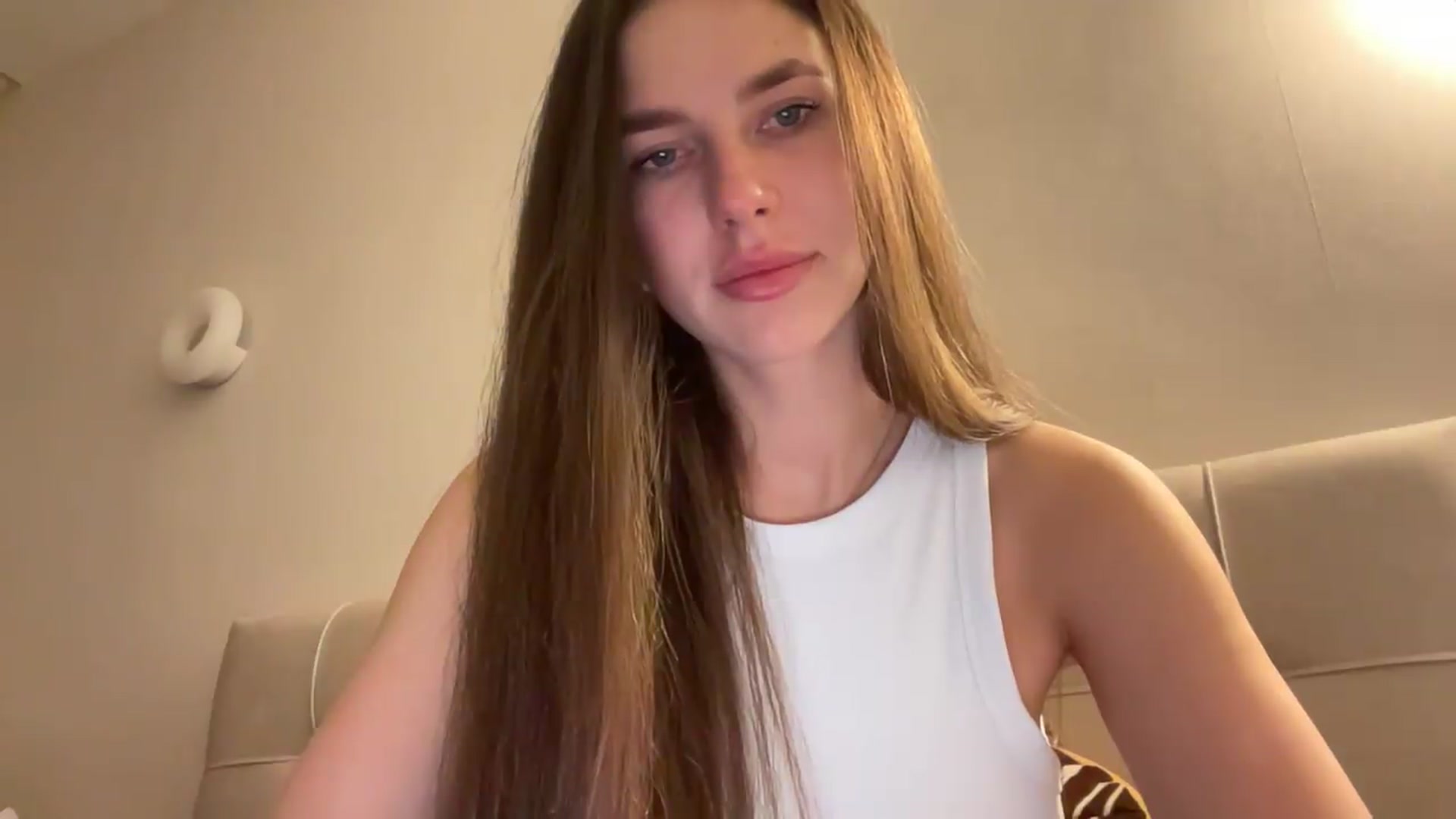 Gallery image thumbnail from kissfreeze's myfreecams stream on, 04/17/2026, 22:08 image 4 of 20