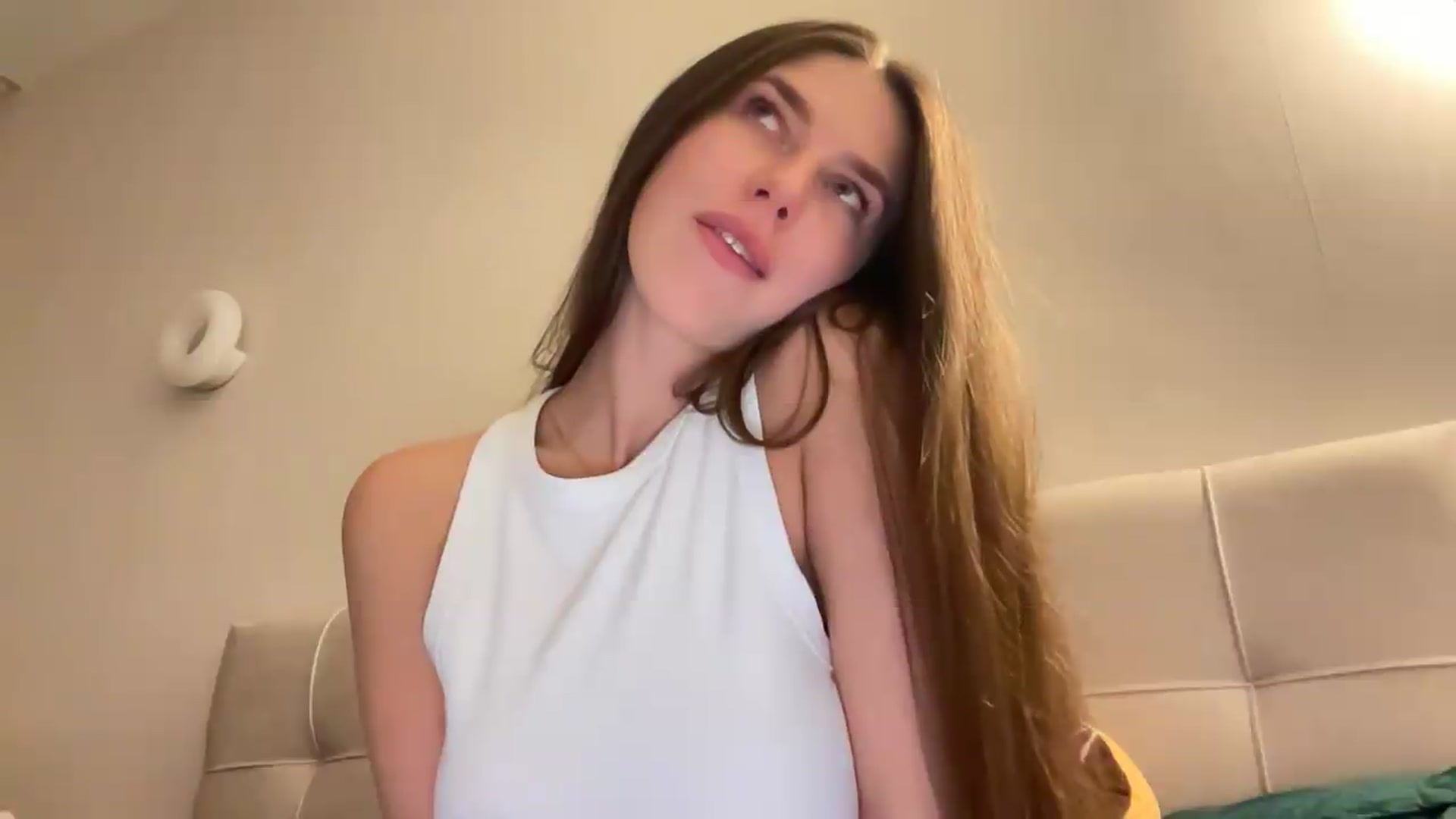 Gallery image thumbnail from kissfreeze's myfreecams stream on, 04/17/2026, 22:08 image 5 of 20