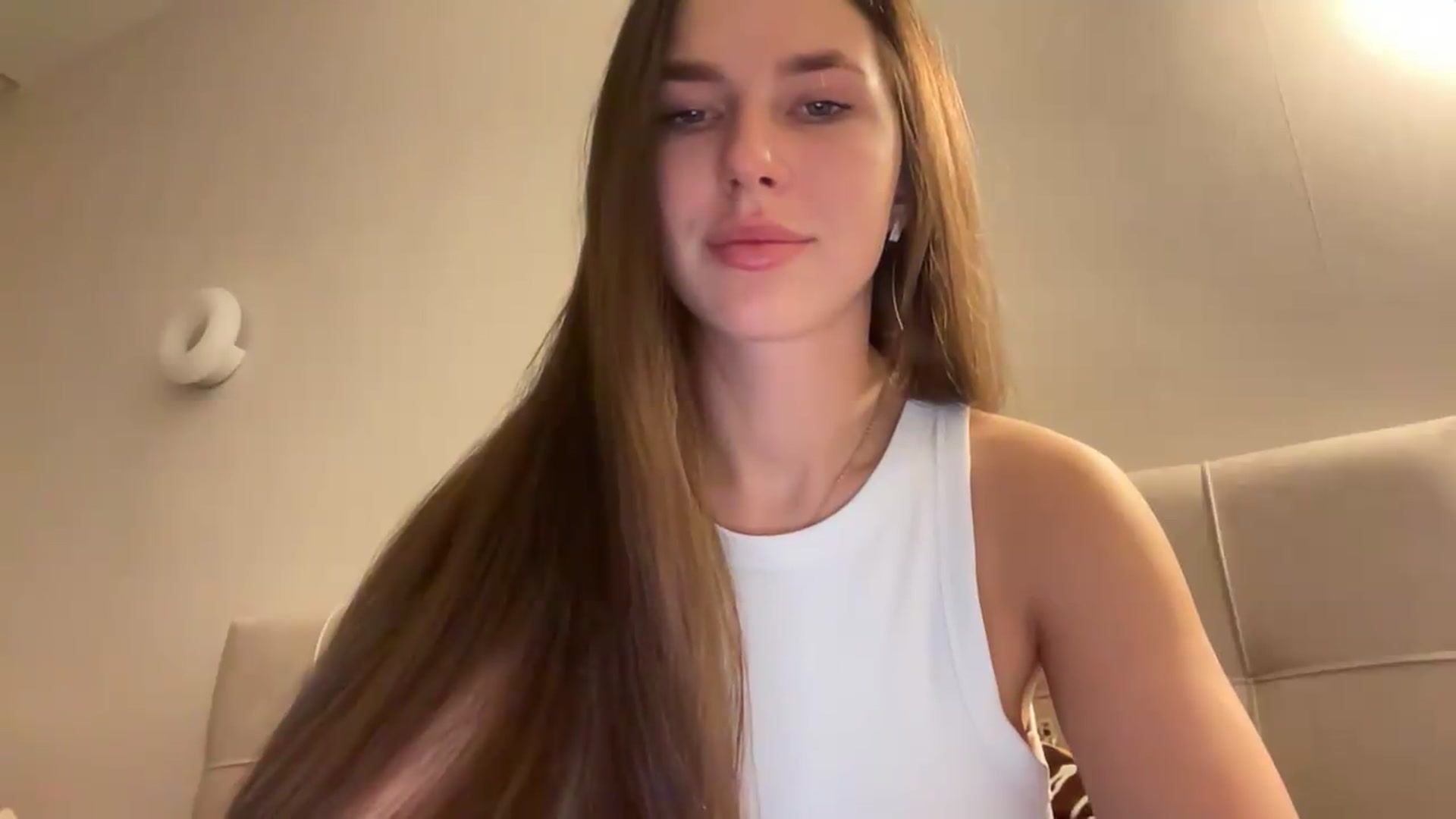 Gallery image thumbnail from kissfreeze's myfreecams stream on, 04/17/2026, 22:08 image 2 of 20