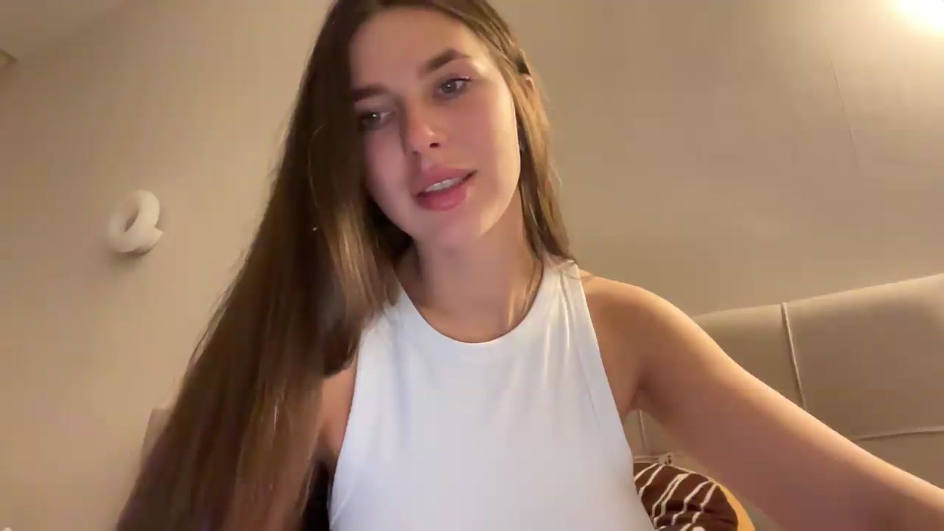 Gallery image thumbnail from kissfreeze's myfreecams stream on, 04/17/2026, 22:08 image 7 of 20