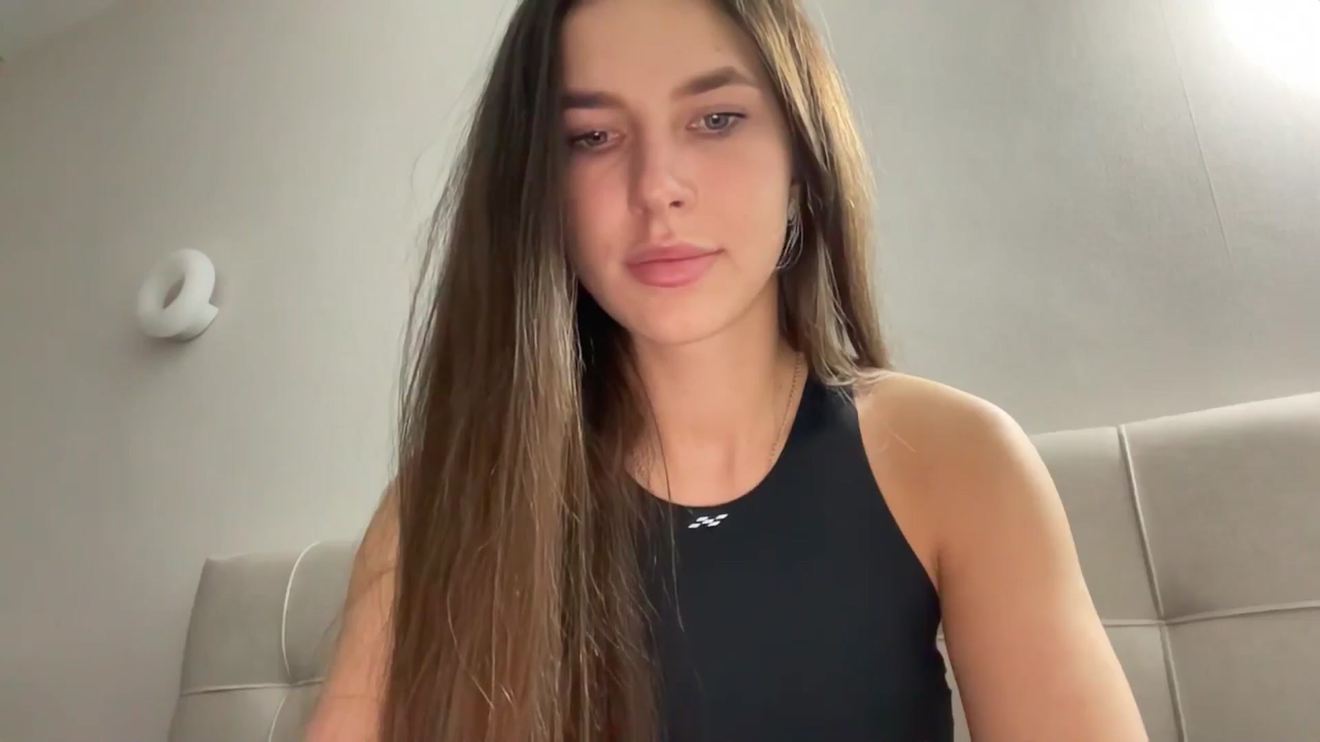 Gallery image thumbnail from kissfreeze's myfreecams stream on, 04/18/2026, 16:53 image 17 of 20