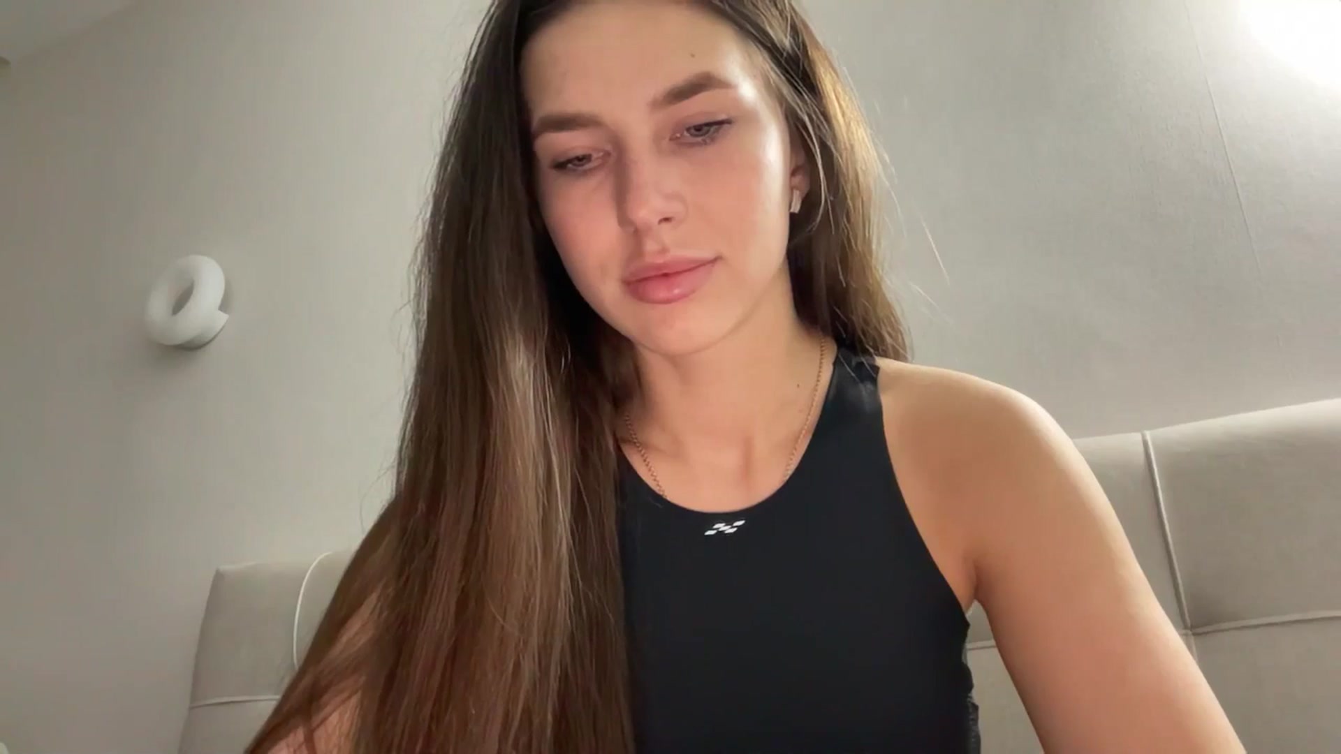 Gallery image thumbnail from kissfreeze's myfreecams stream on, 04/18/2026, 16:53 image 3 of 20