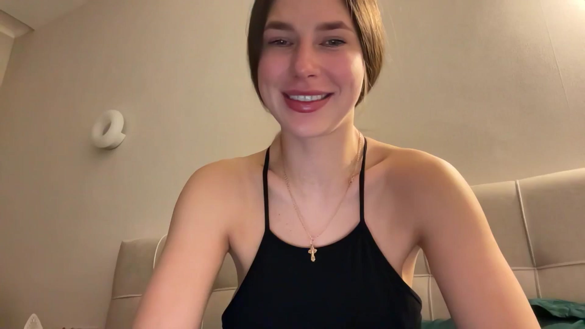 Gallery image thumbnail from kissfreeze's myfreecams stream on, 04/18/2026, 22:46 image 1 of 20