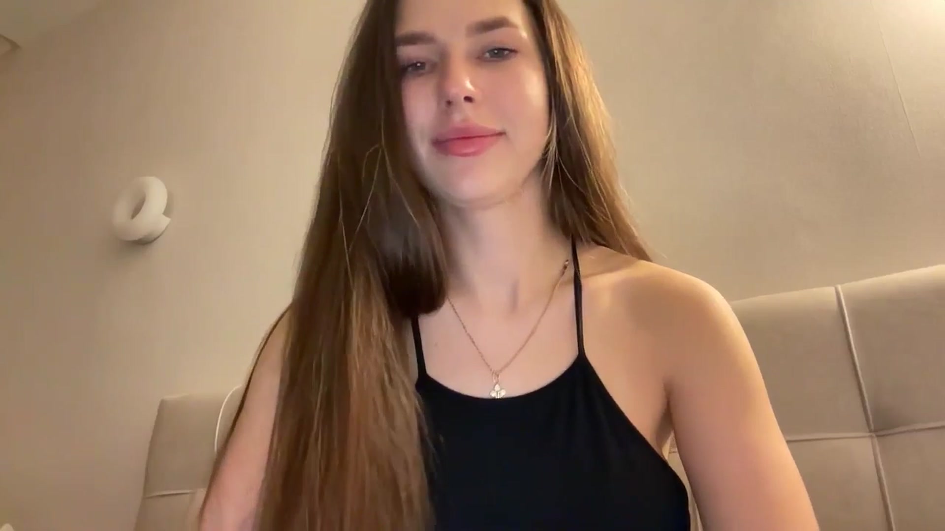 Gallery image thumbnail from kissfreeze's myfreecams stream on, 04/18/2026, 22:46 image 17 of 20