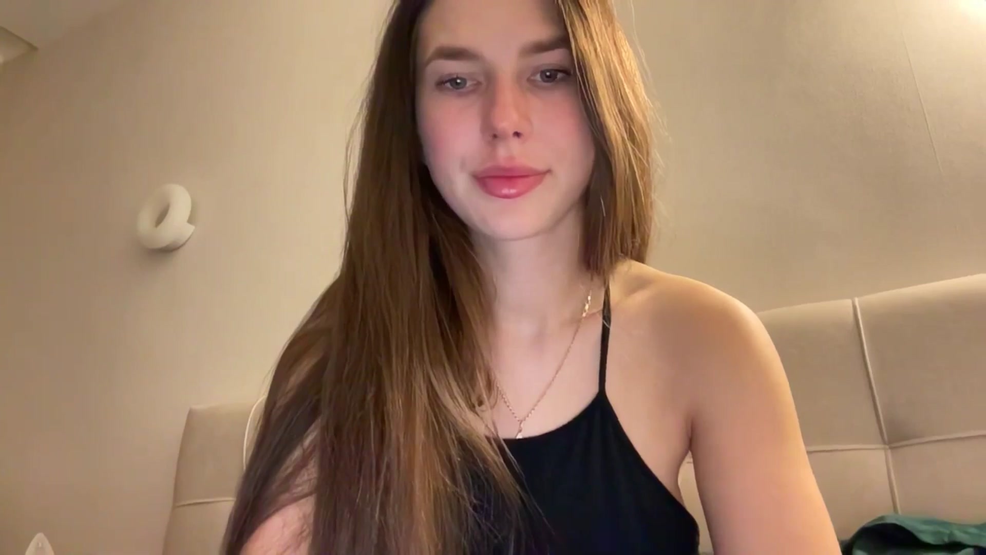 Gallery image thumbnail from kissfreeze's myfreecams stream on, 04/18/2026, 22:46 image 5 of 20