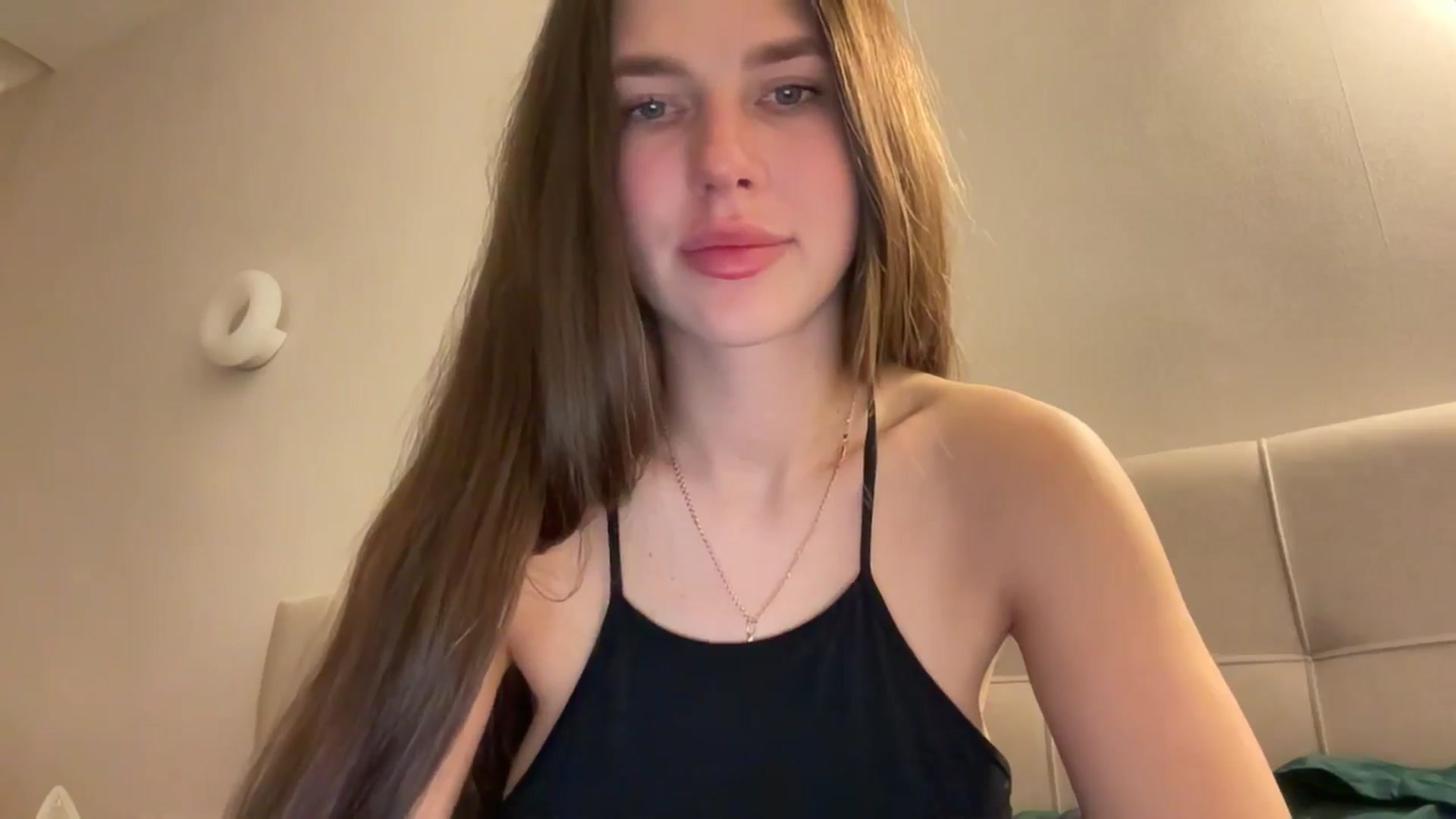 Gallery image thumbnail from kissfreeze's myfreecams stream on, 04/18/2026, 22:46 image 4 of 20