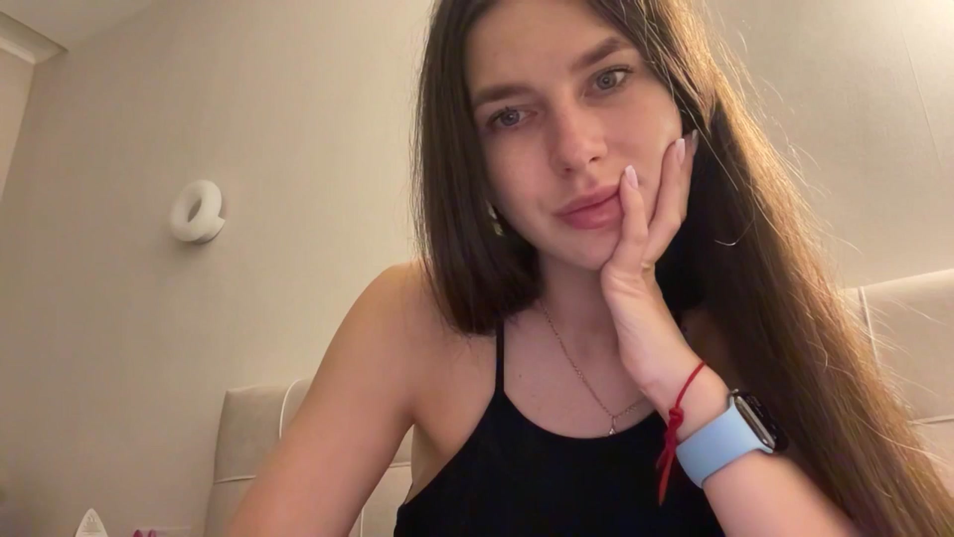 Gallery image thumbnail from kissfreeze's myfreecams stream on, 04/18/2026, 23:32 image 2 of 20
