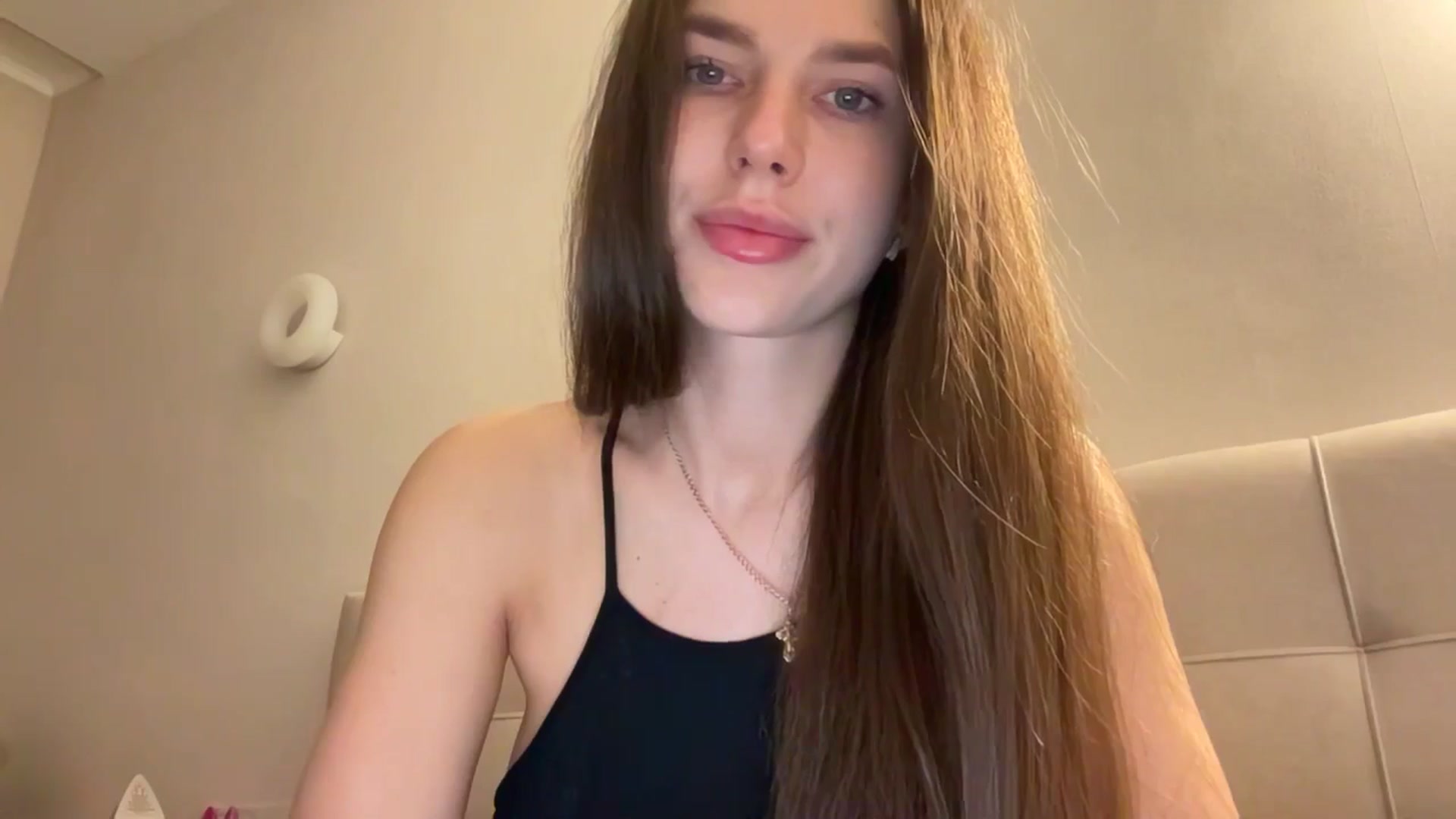 Gallery image thumbnail from kissfreeze's myfreecams stream on, 04/18/2026, 23:32 image 10 of 20