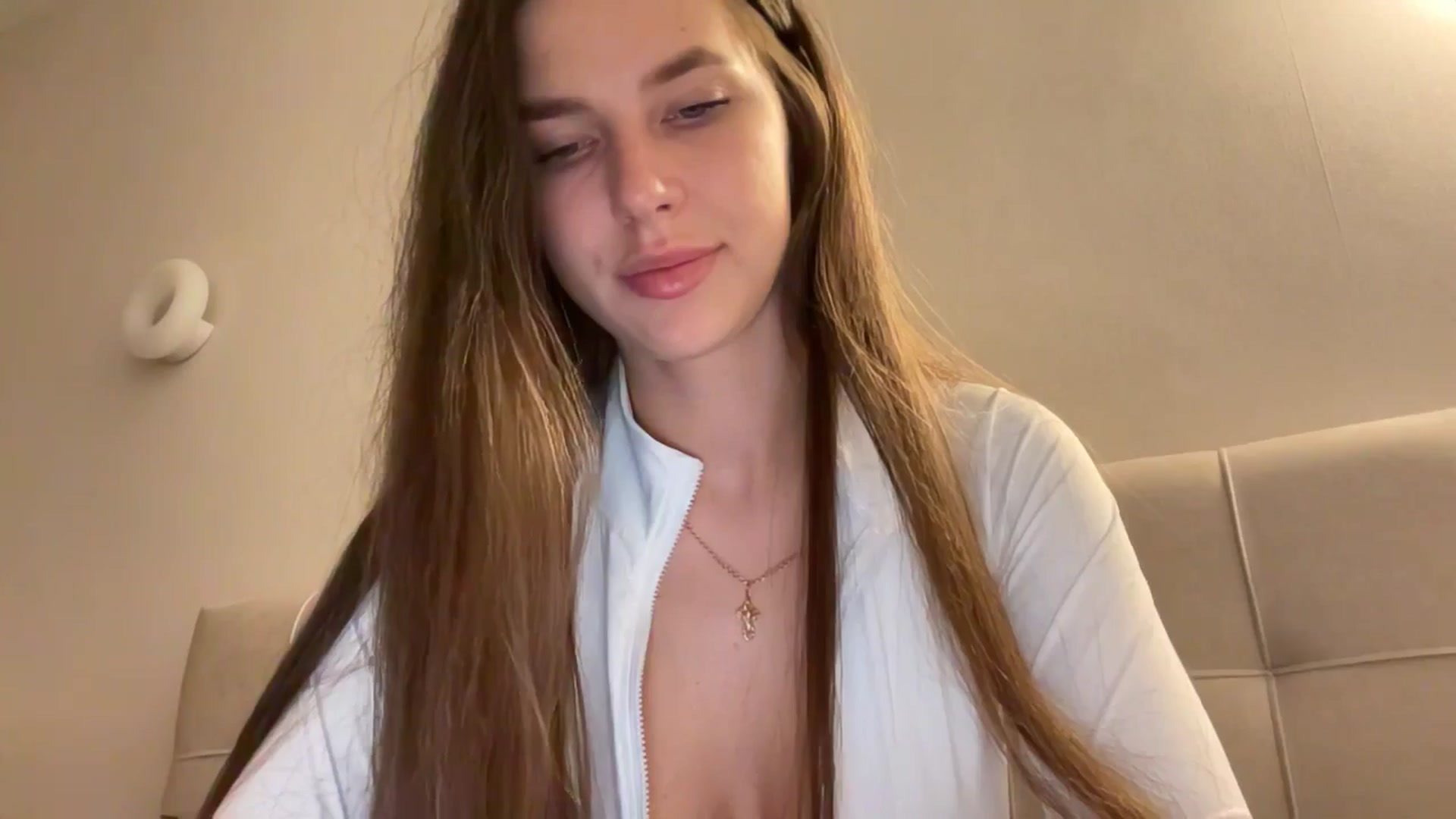 Gallery image thumbnail from kissfreeze's myfreecams stream on, 04/19/2026, 23:01 image 16 of 20