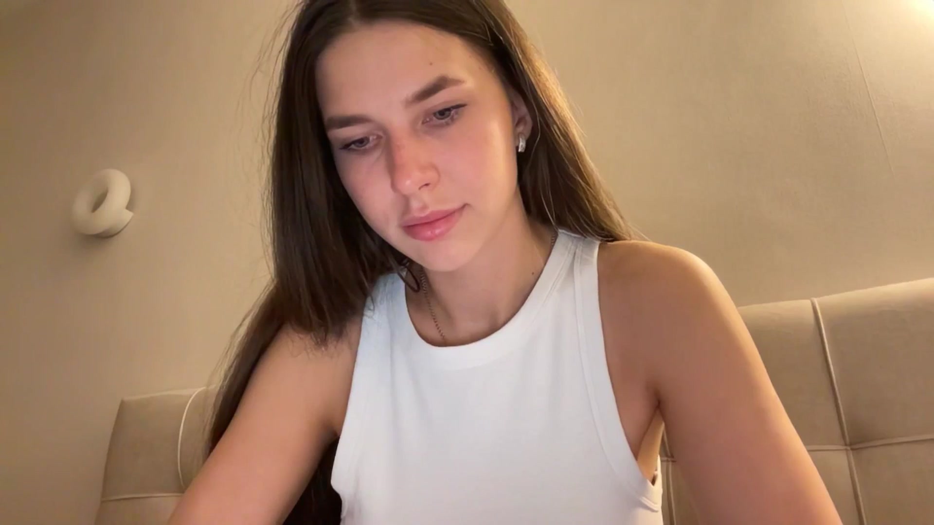 Gallery image thumbnail from kissfreeze's myfreecams stream on, 04/23/2026, 22:19 image 18 of 20