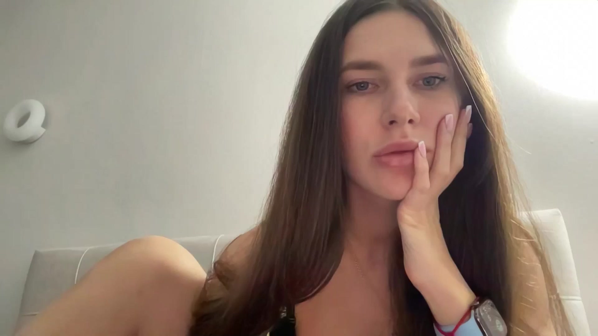 Gallery image thumbnail from kissfreeze's myfreecams stream on, 04/26/2026, 15:37 image 4 of 20