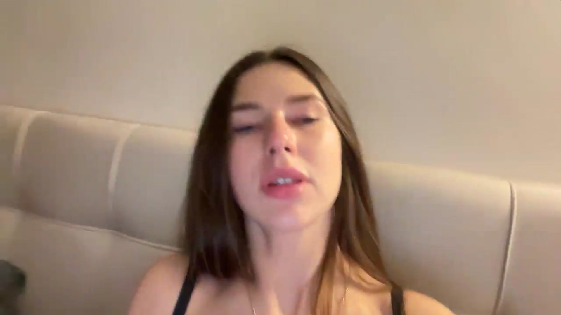 Gallery image thumbnail from kissfreeze's myfreecams stream on, 04/27/2026, 21:04 image 8 of 20