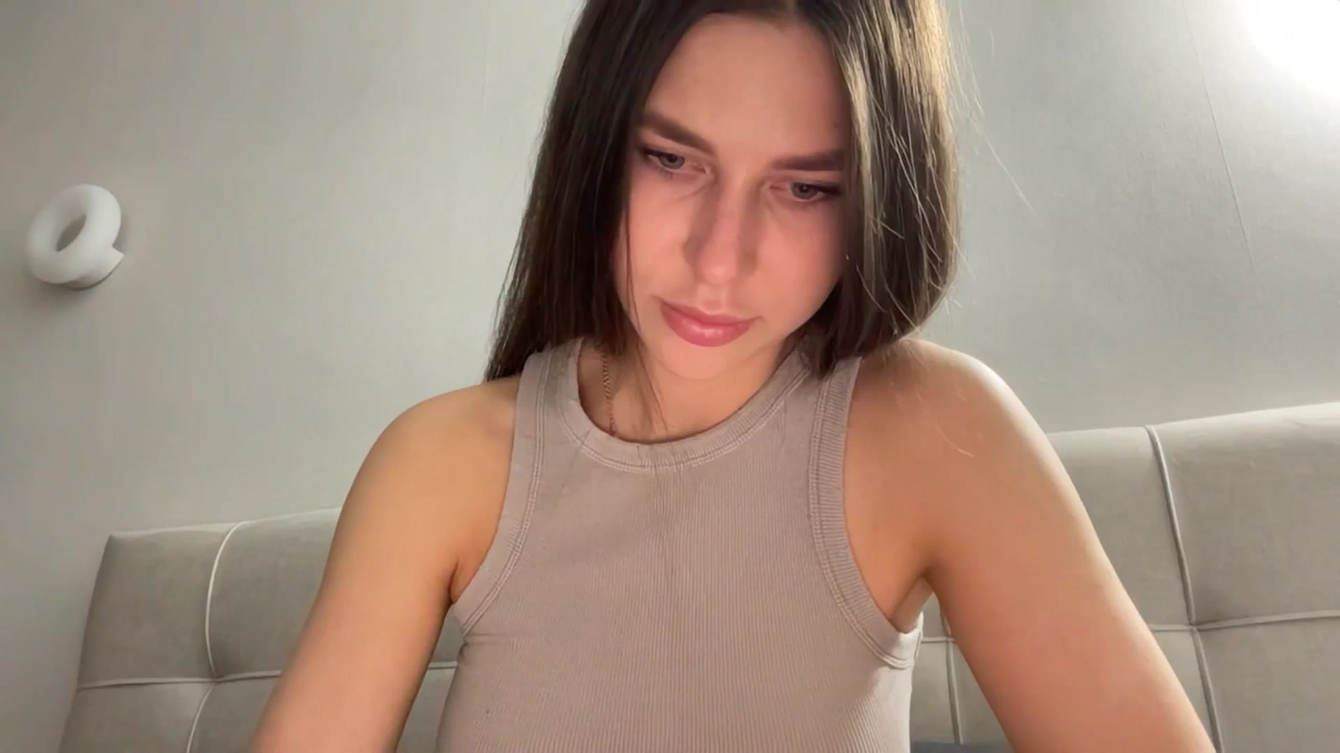 Gallery image thumbnail from kissfreeze's myfreecams stream on, 04/29/2026, 18:04 image 13 of 20