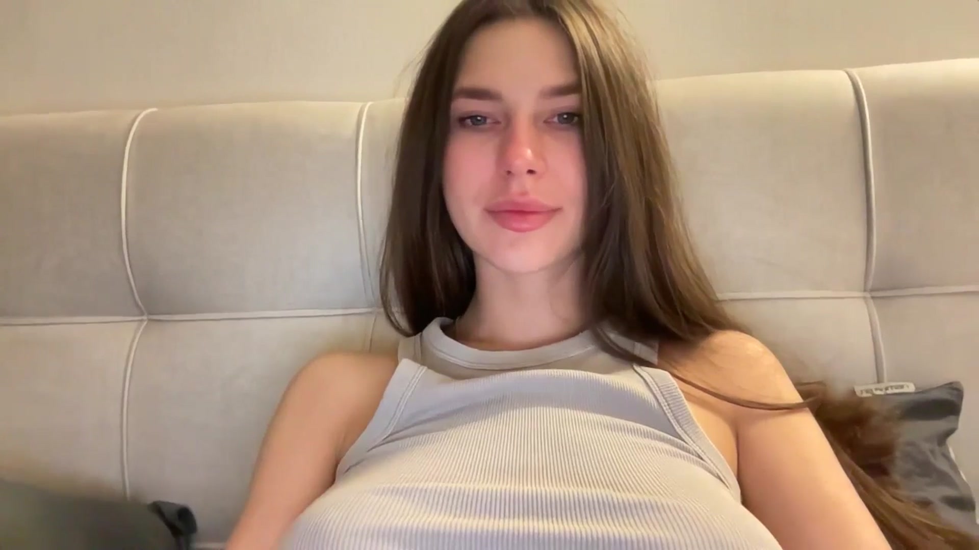 Gallery image thumbnail from kissfreeze's myfreecams stream on, 04/30/2026, 24:02 image 8 of 20