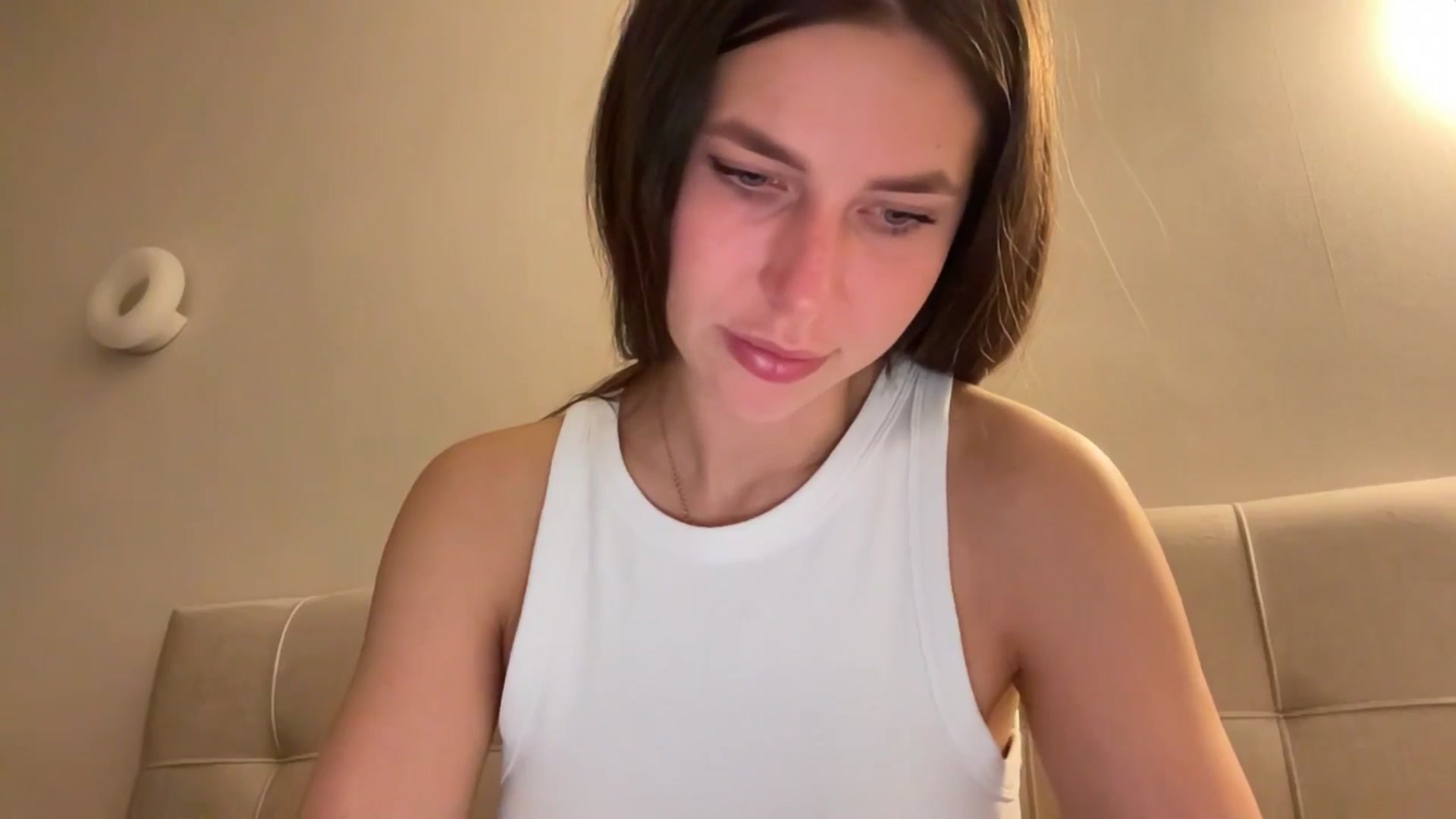 Gallery image thumbnail from kissfreeze's myfreecams stream on, 05/02/2026, 21:39 image 18 of 20