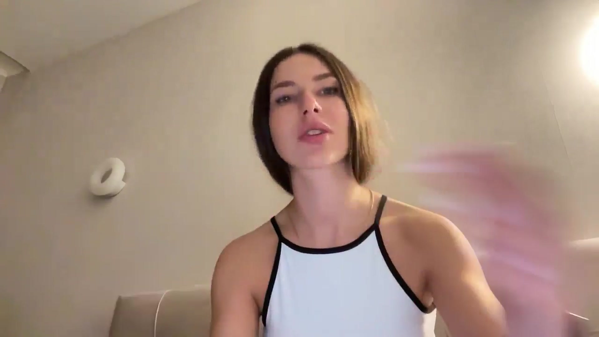 Gallery image thumbnail from kissfreeze's myfreecams stream on, 05/03/2026, 21:17 image 8 of 20