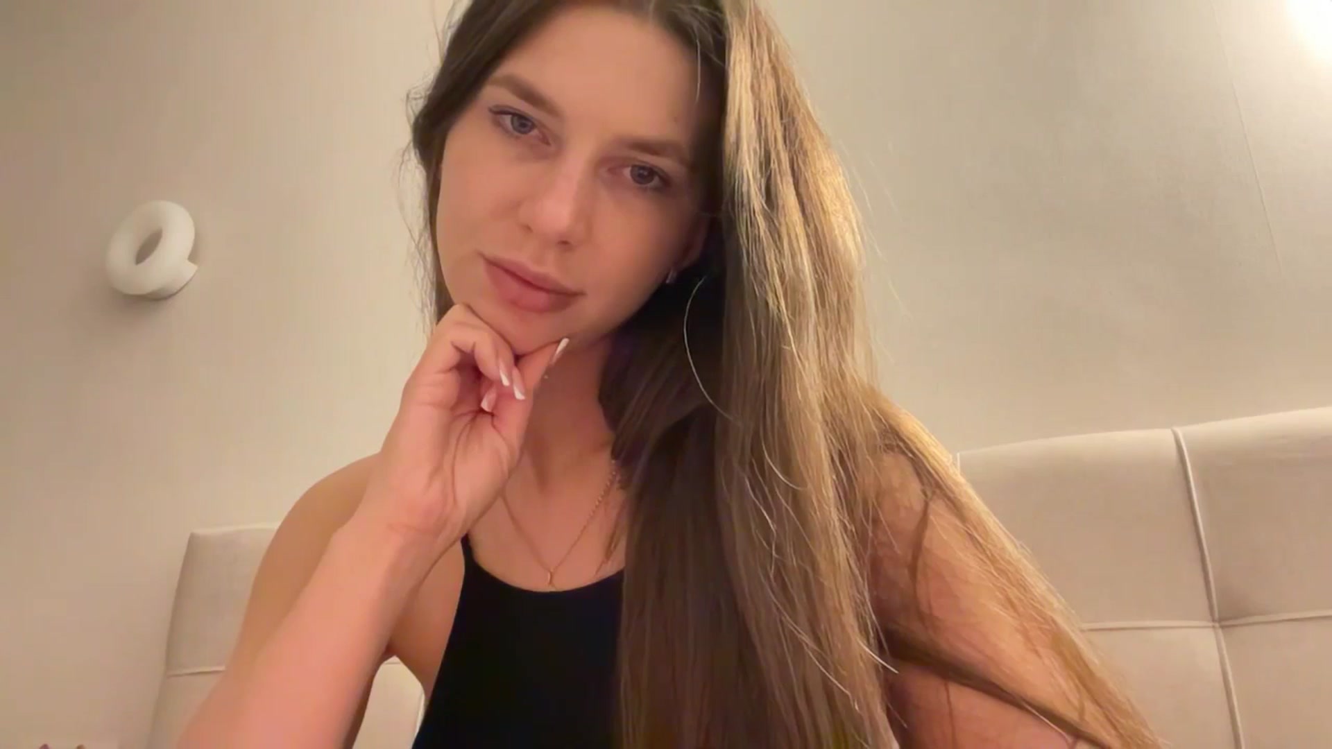 Gallery image thumbnail from kissfreeze's myfreecams stream on, 05/07/2026, 23:12 image 9 of 20