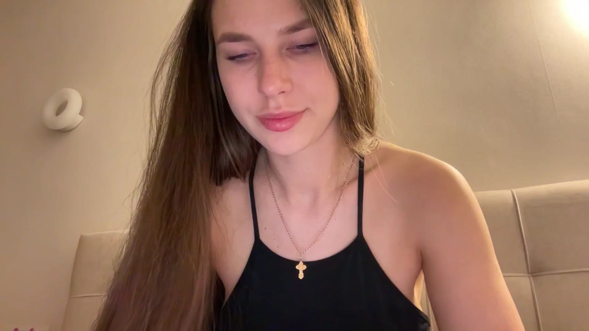 Gallery image thumbnail from kissfreeze's myfreecams stream on, 05/07/2026, 23:12 image 15 of 20