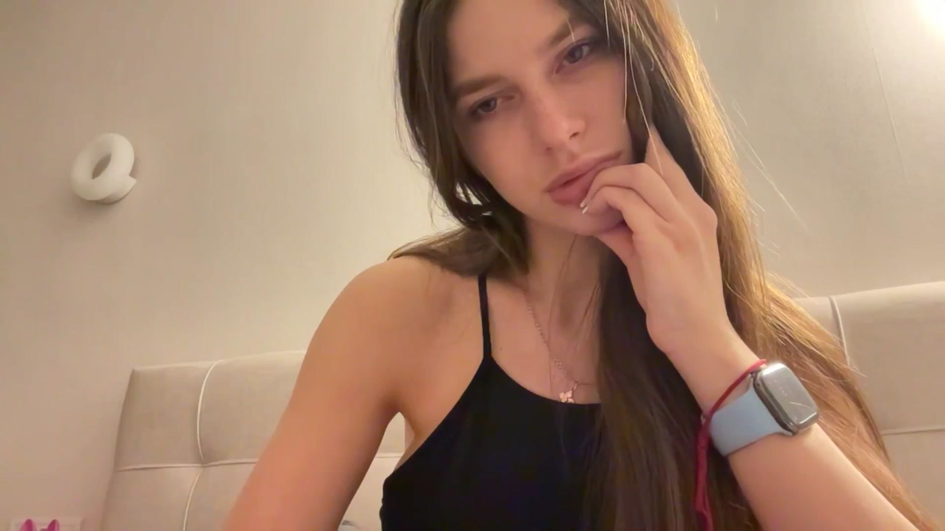 Gallery image thumbnail from kissfreeze's myfreecams stream on, 05/07/2026, 23:12 image 10 of 20