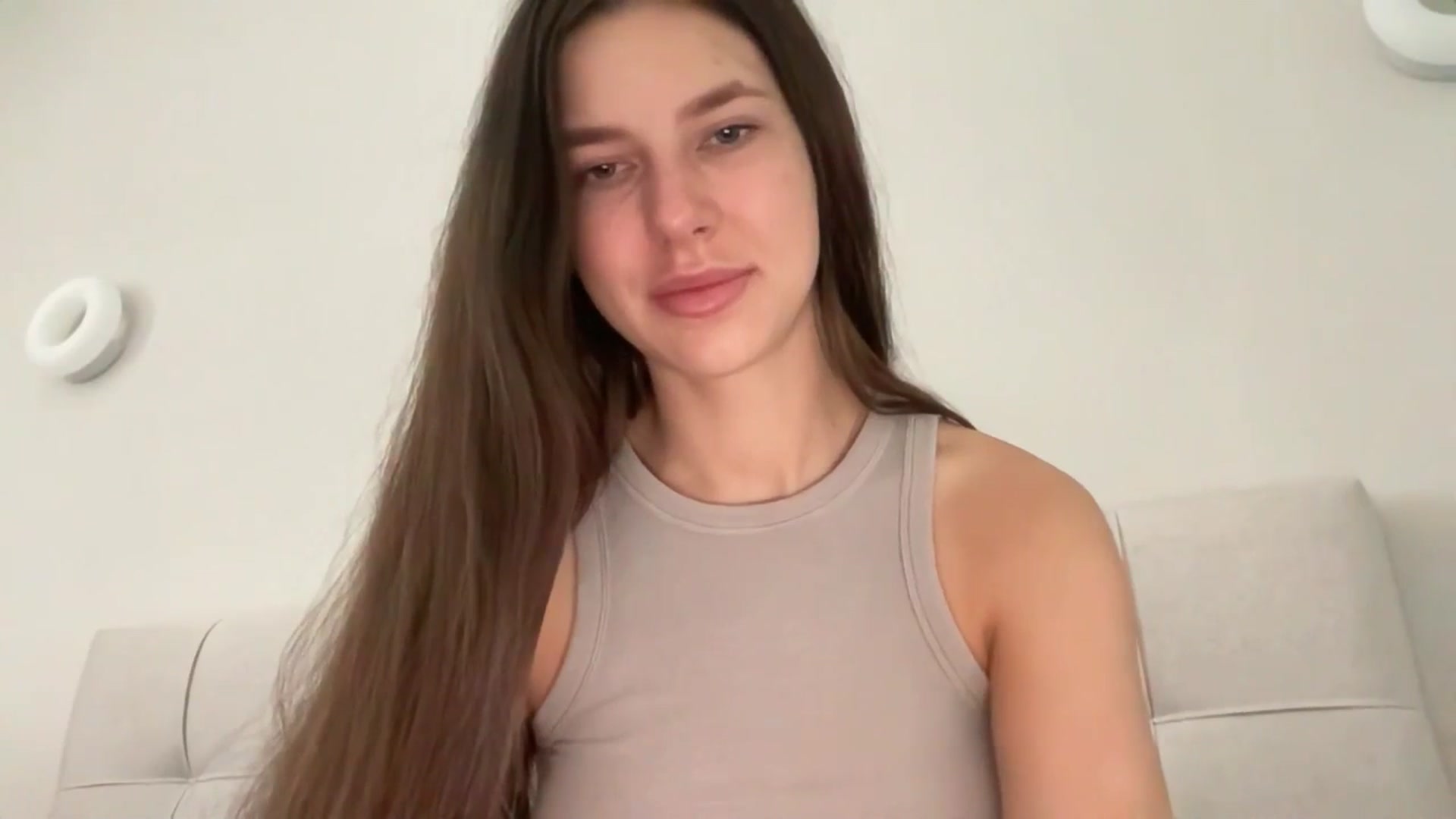 Gallery image thumbnail from kissfreeze's myfreecams stream on, 05/09/2026, 07:10 image 17 of 20