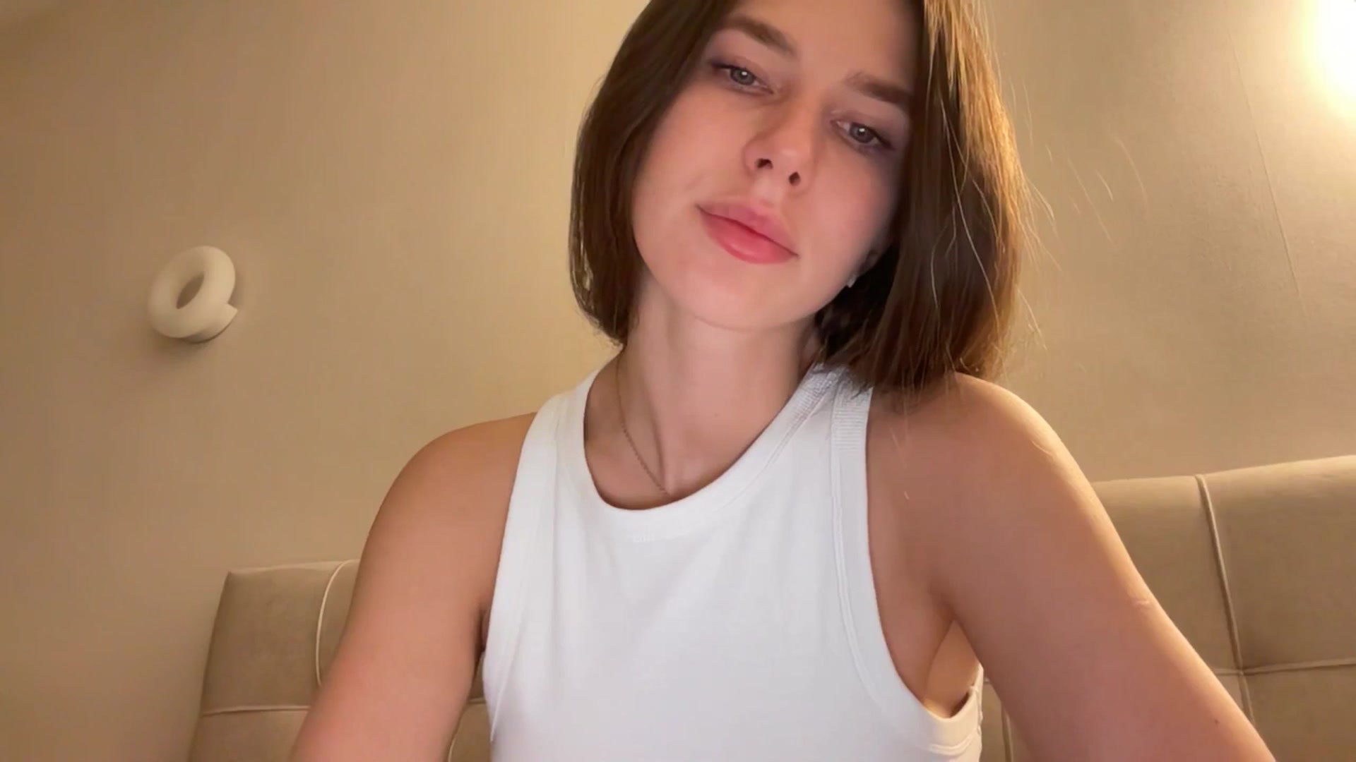 Gallery image thumbnail from kissfreeze's myfreecams stream on, 05/09/2026, 23:36 image 13 of 20