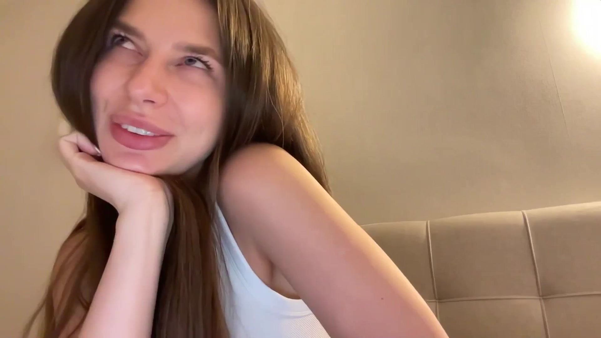 Gallery image thumbnail from kissfreeze's myfreecams stream on, 05/09/2026, 23:36 image 19 of 20