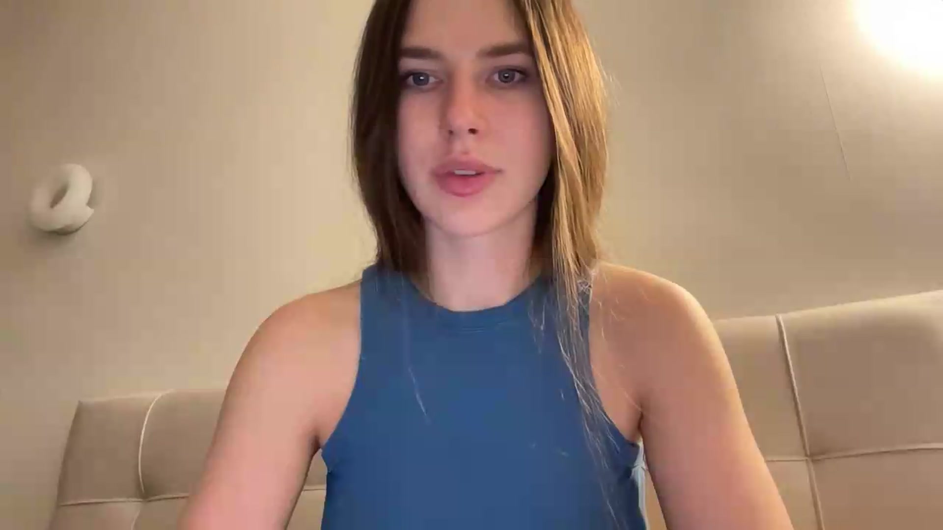 Gallery image thumbnail from kissfreeze's myfreecams stream on, 05/12/2026, 21:12 image 14 of 20