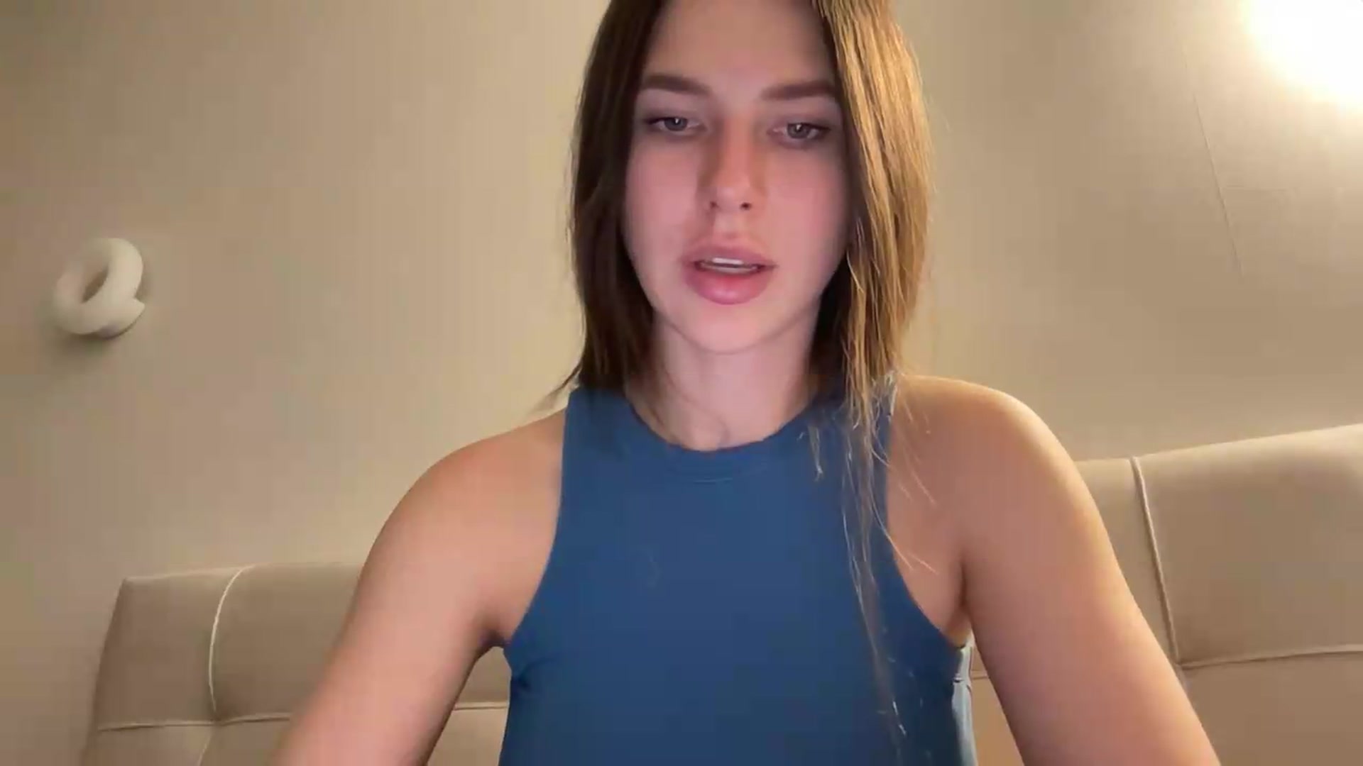 Gallery image thumbnail from kissfreeze's myfreecams stream on, 05/12/2026, 21:12 image 13 of 20