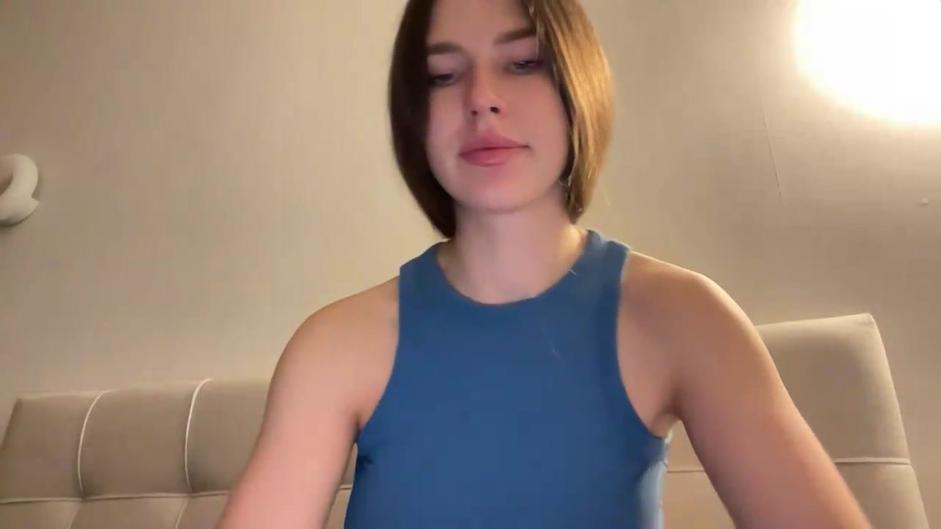 Gallery image thumbnail from kissfreeze's myfreecams stream on, 05/12/2026, 21:12 image 3 of 20