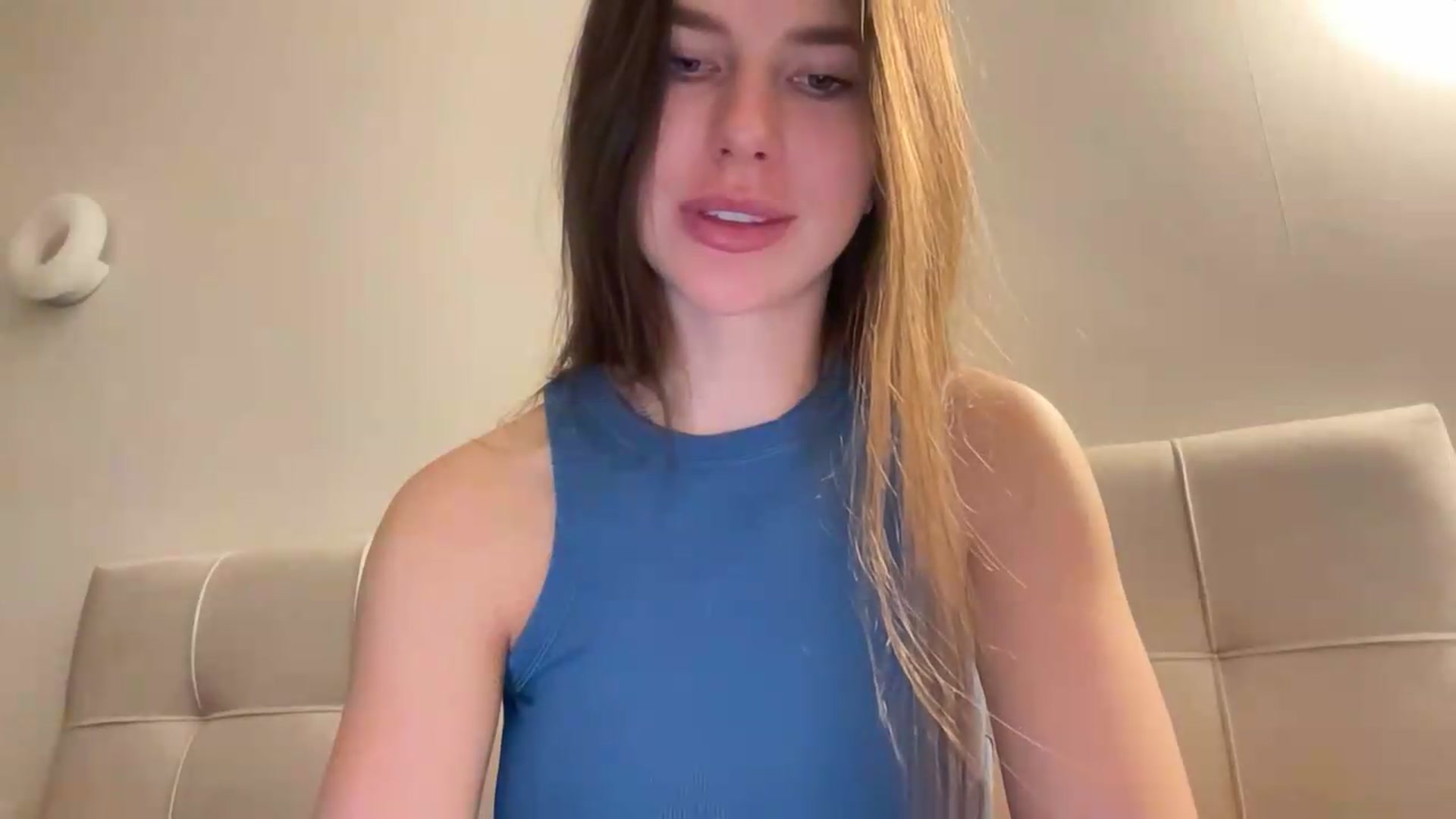 Gallery image thumbnail from kissfreeze's myfreecams stream on, 05/12/2026, 21:12 image 19 of 20