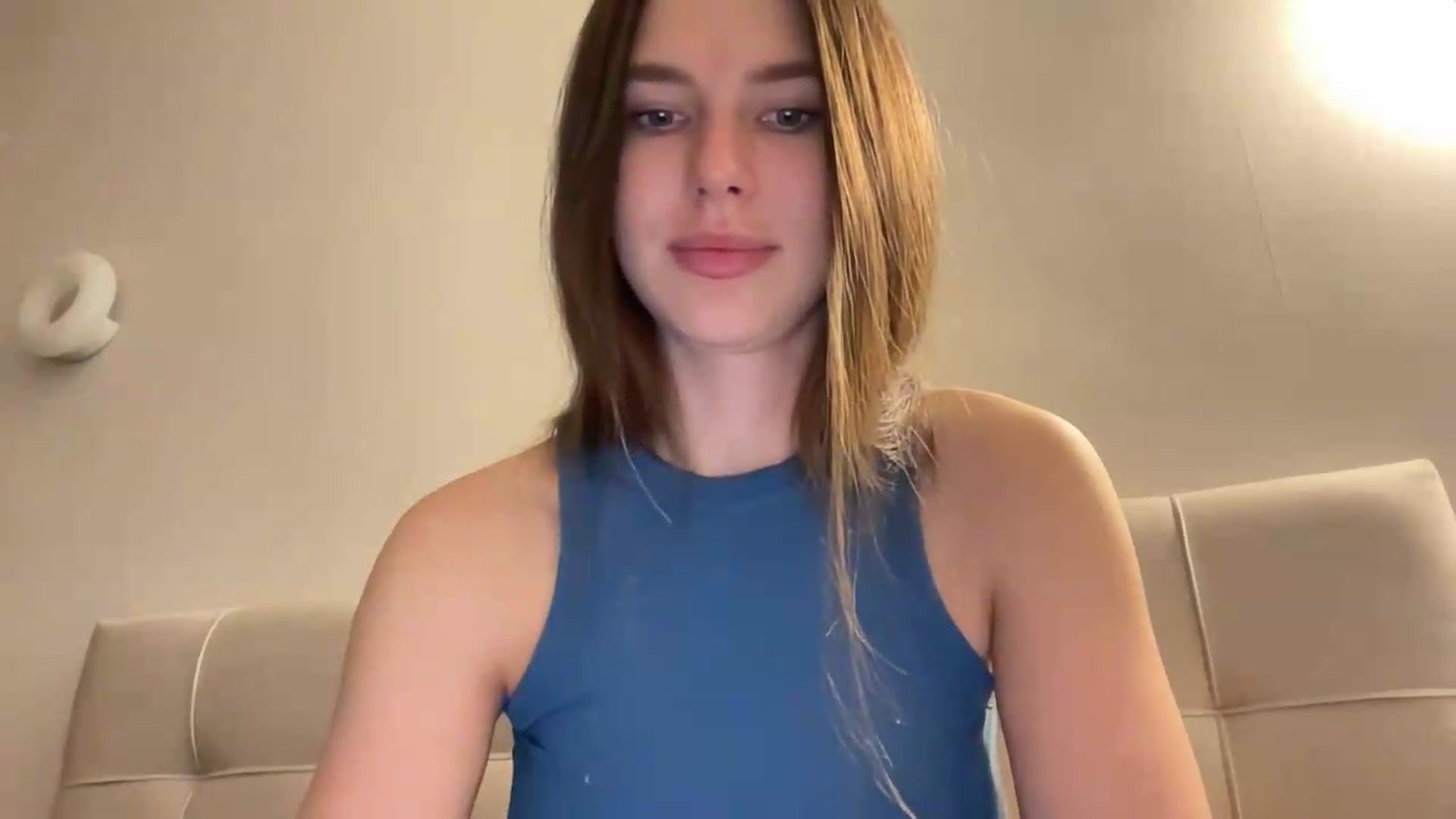 Gallery image thumbnail from kissfreeze's myfreecams stream on, 05/12/2026, 21:12 image 17 of 20