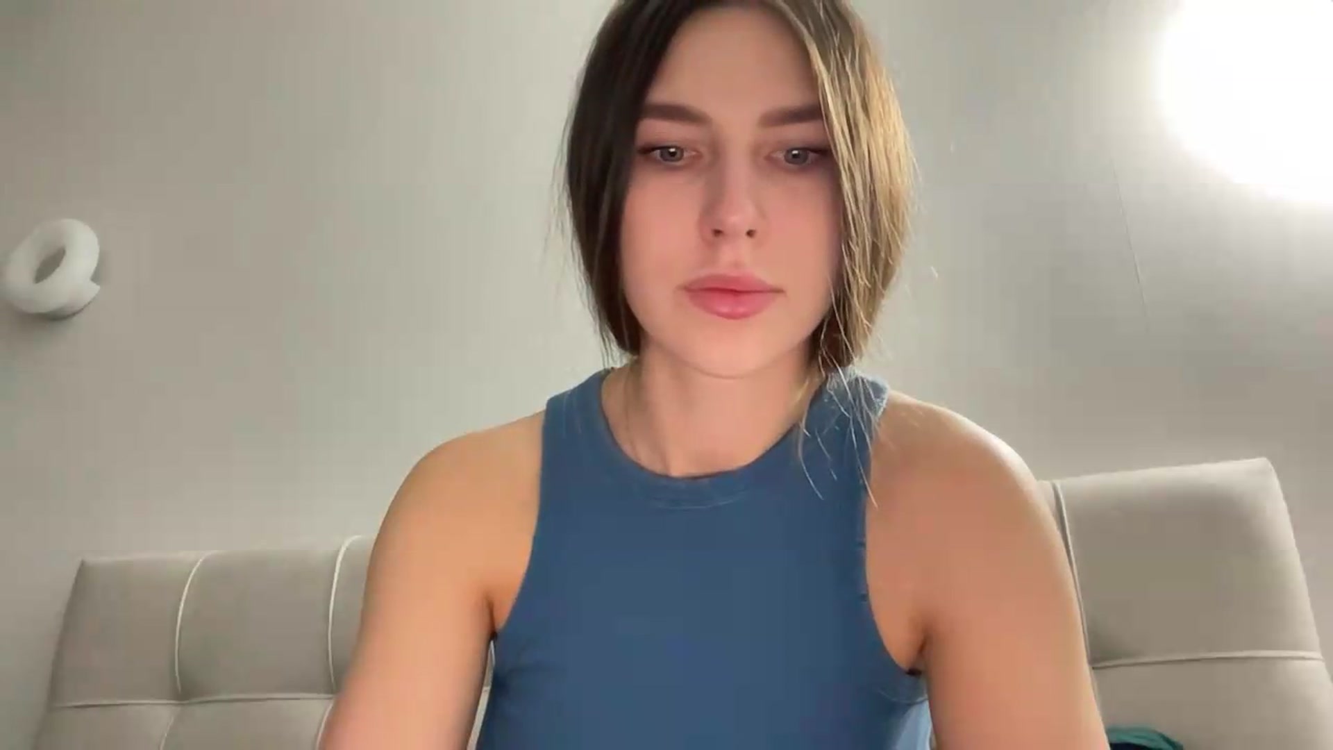 Gallery image thumbnail from kissfreeze's myfreecams stream on, 05/14/2026, 16:59 image 10 of 20